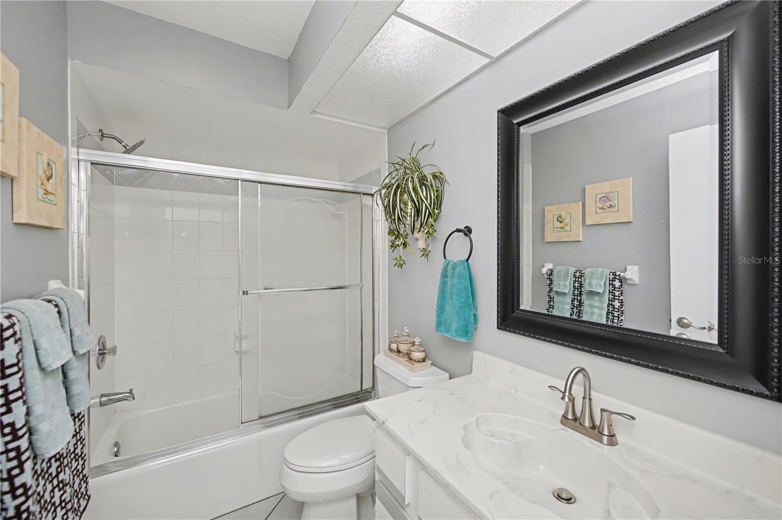 Listing photo id 37 for 21311 Leonard Avenue