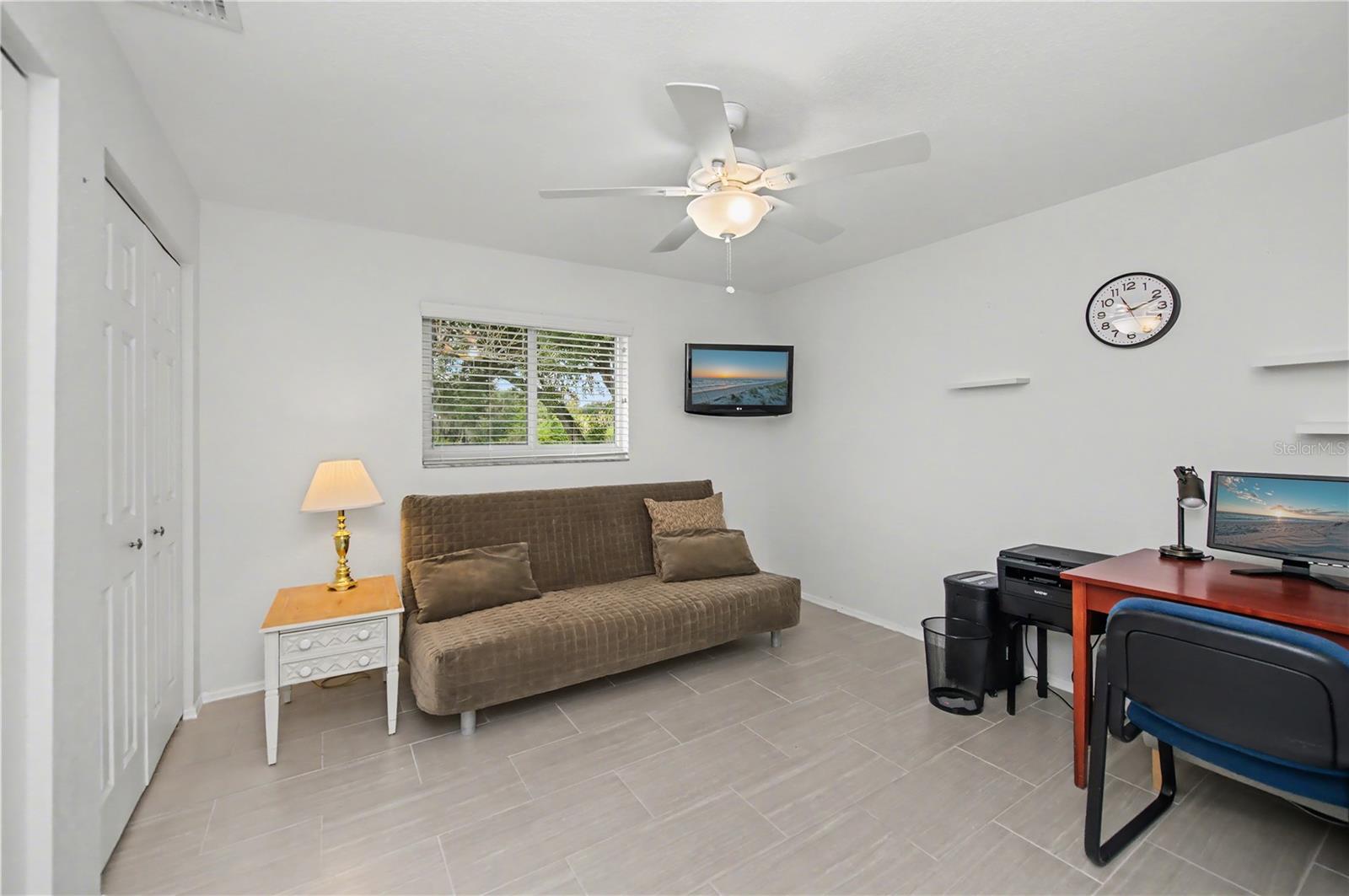 Listing photo id 39 for 21311 Leonard Avenue