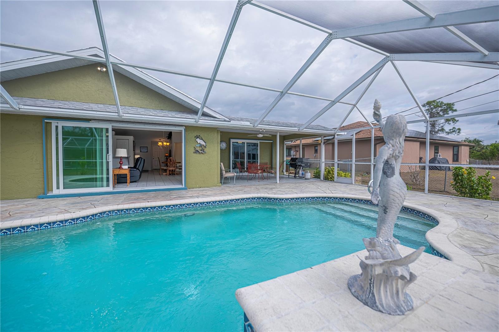 Listing photo id 42 for 21311 Leonard Avenue