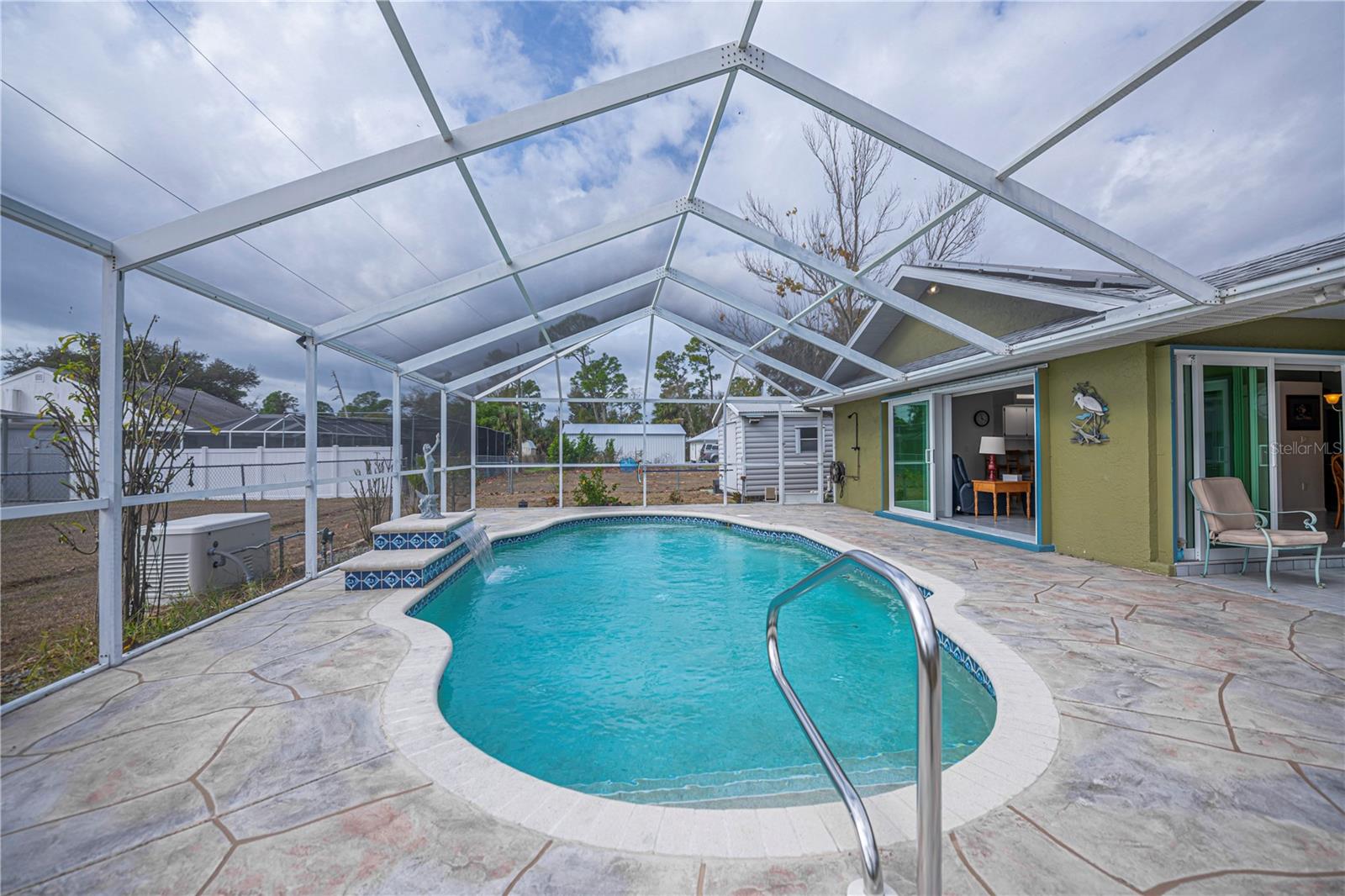 Listing photo id 43 for 21311 Leonard Avenue