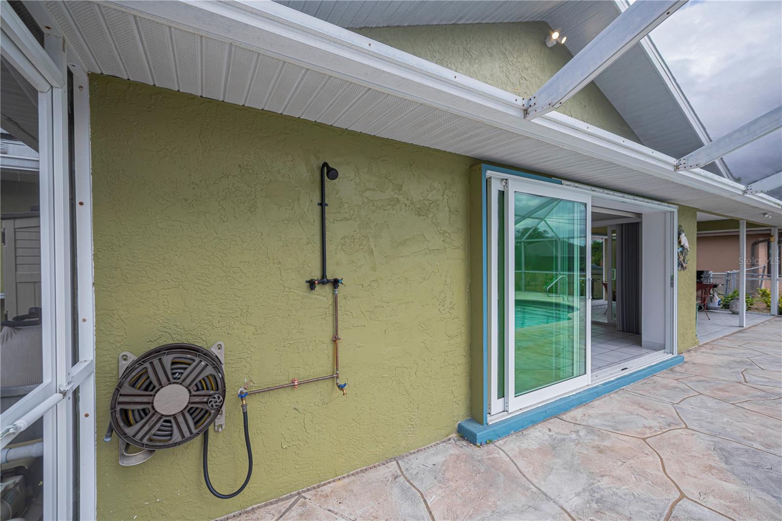 Listing photo id 47 for 21311 Leonard Avenue