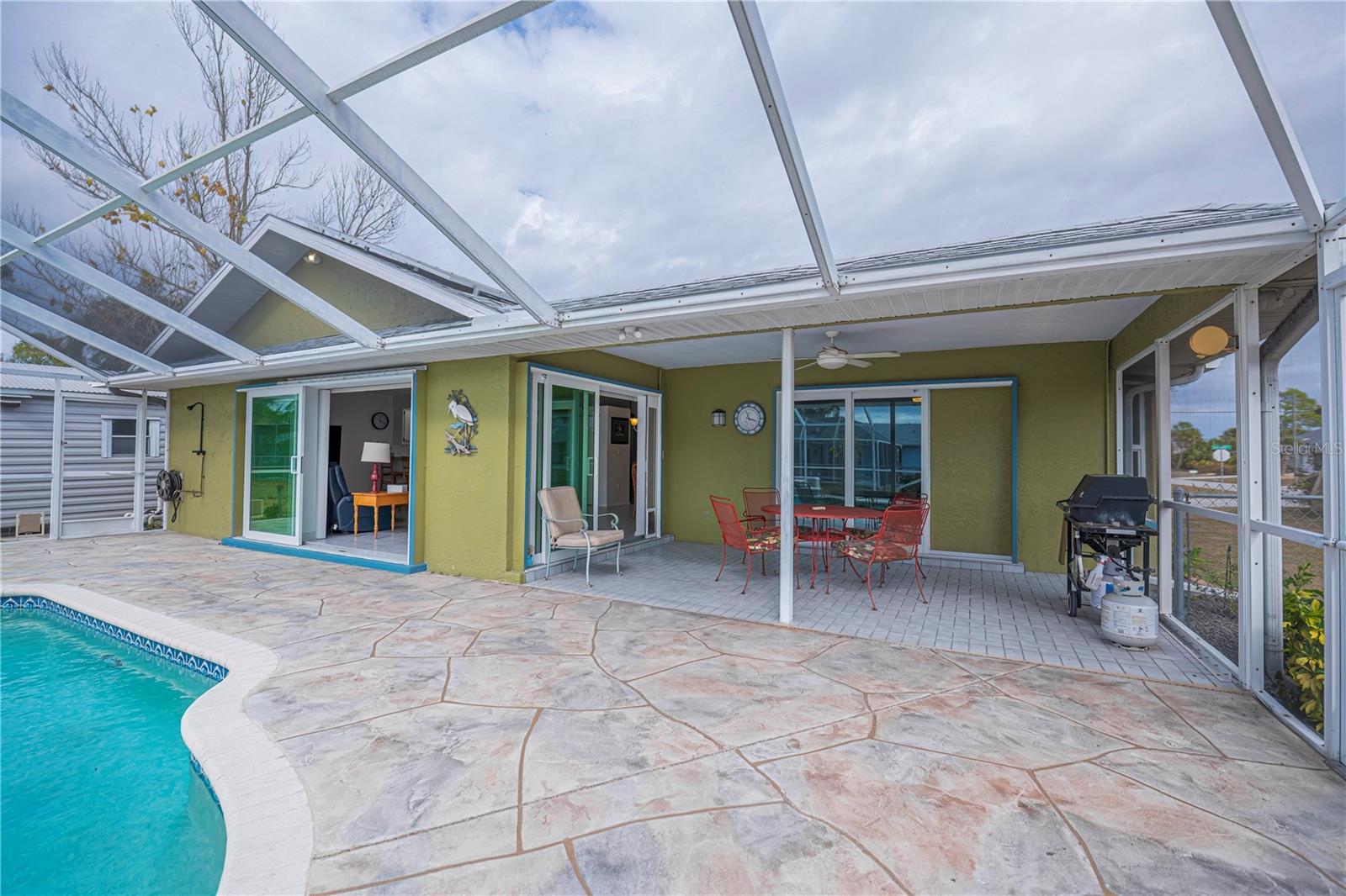 Listing photo id 48 for 21311 Leonard Avenue