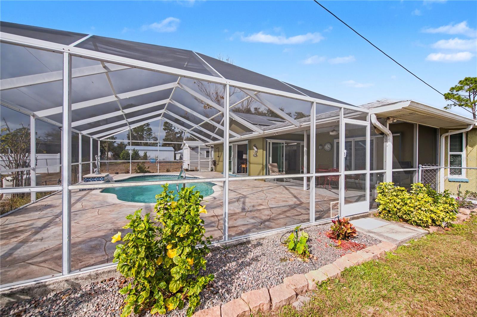 Listing photo id 51 for 21311 Leonard Avenue