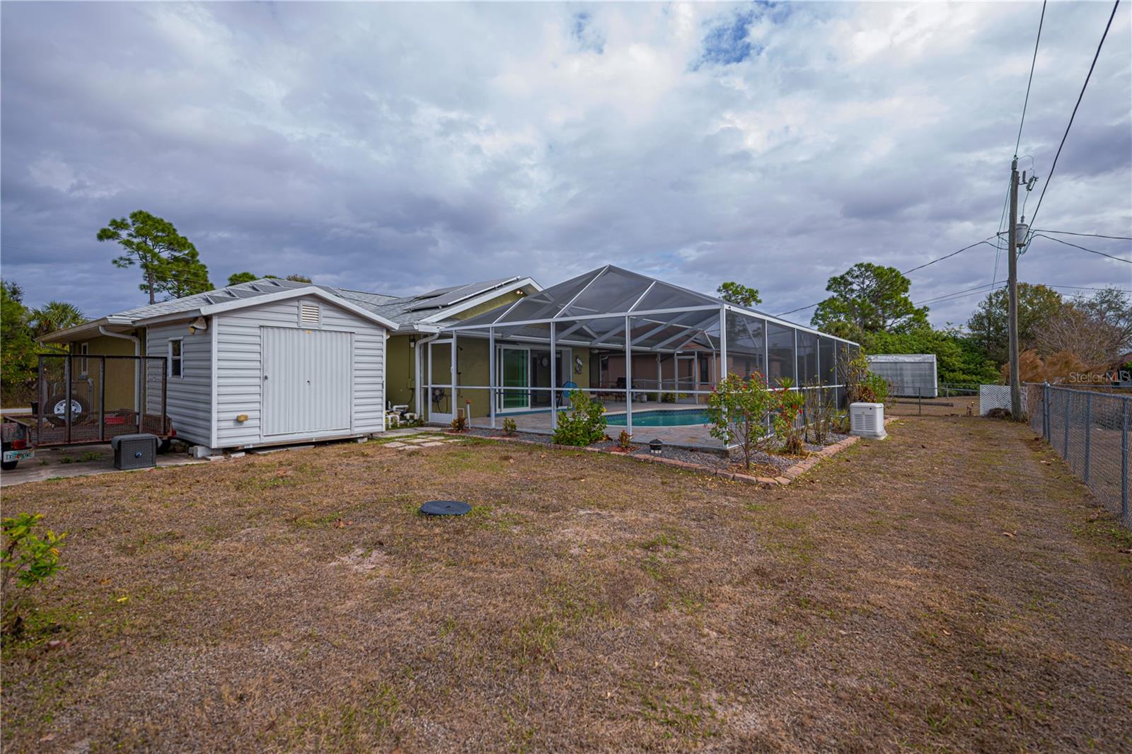 Listing photo id 53 for 21311 Leonard Avenue