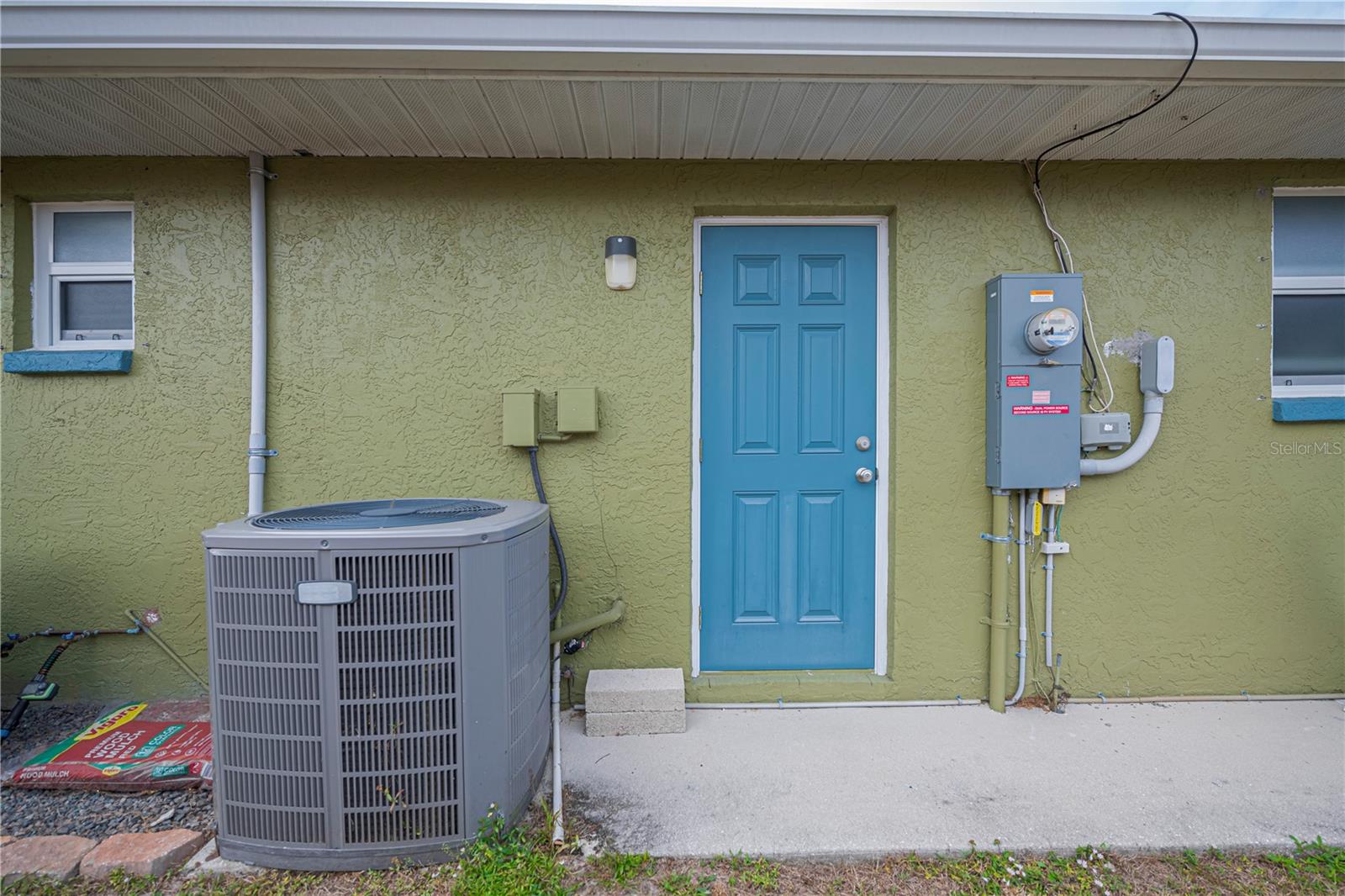 Listing photo id 56 for 21311 Leonard Avenue