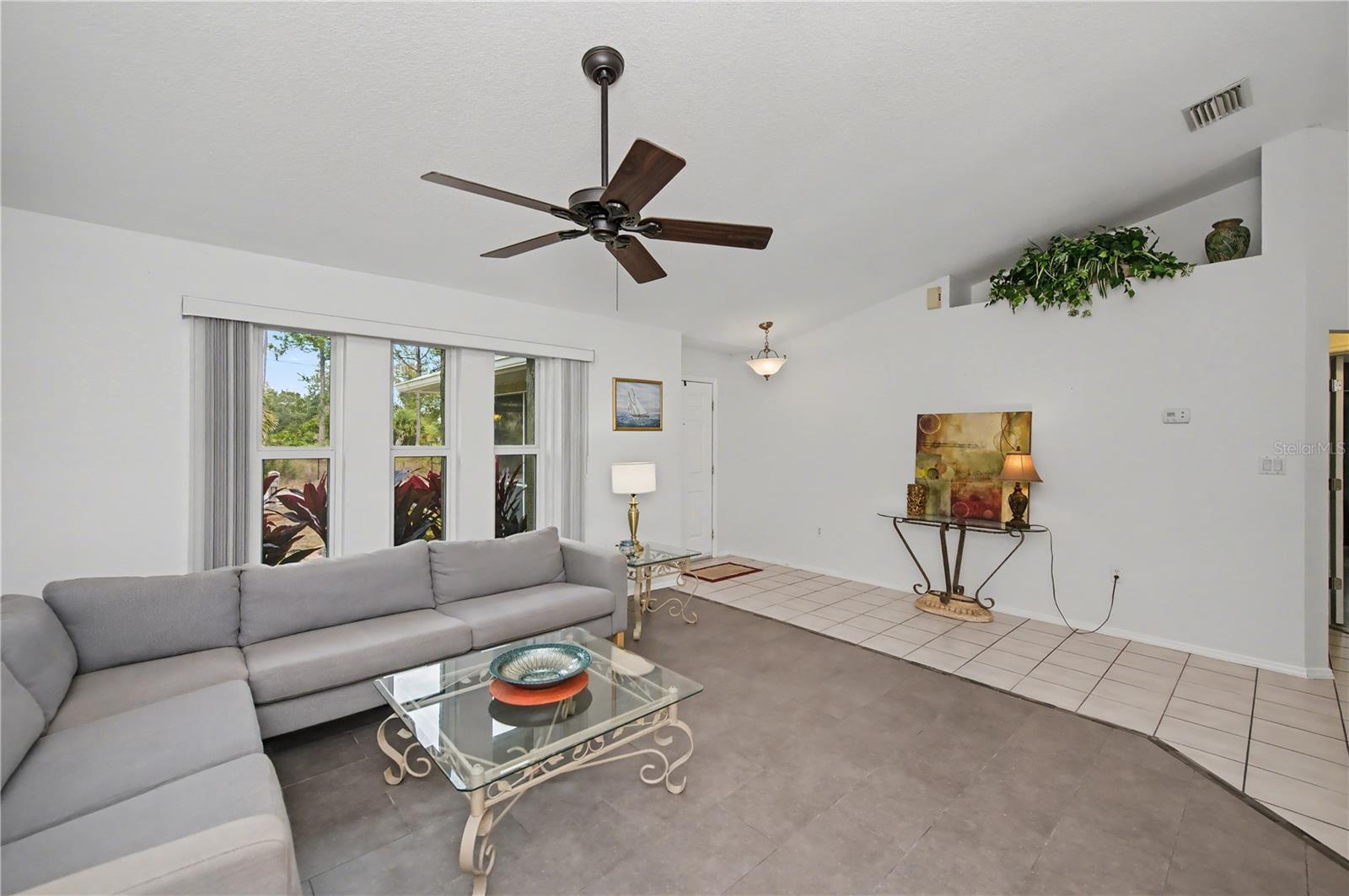 Listing photo id 7 for 21311 Leonard Avenue