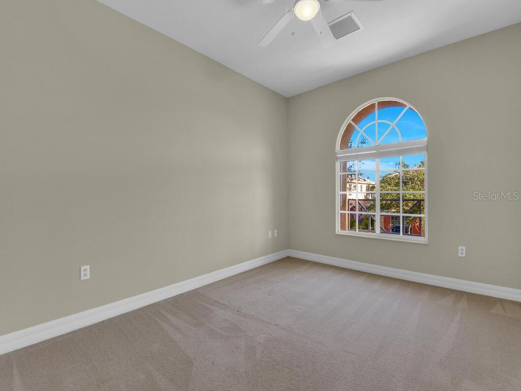 Image 27 of 44 For 14562 Dolce Vista Road 202