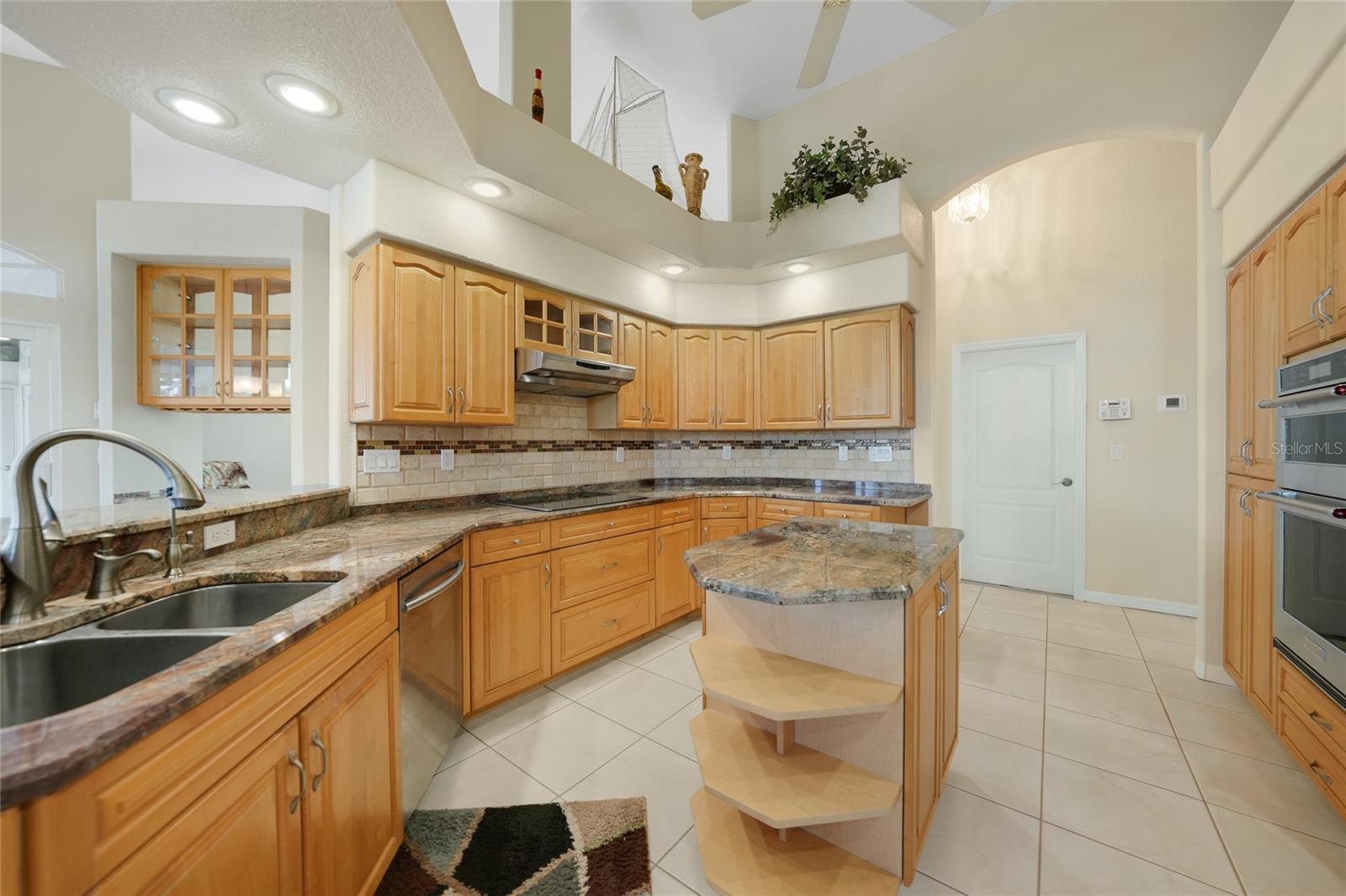 Image 10 of 62 For 13028 Kingsway Circle