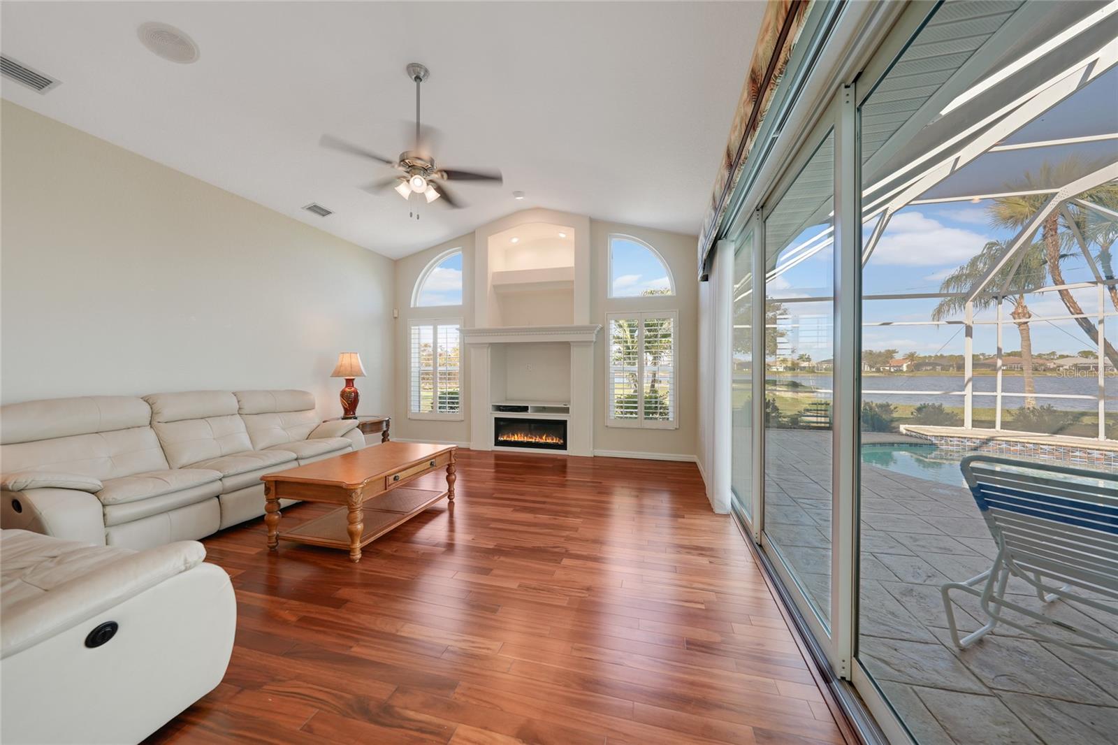 Image 17 of 62 For 13028 Kingsway Circle