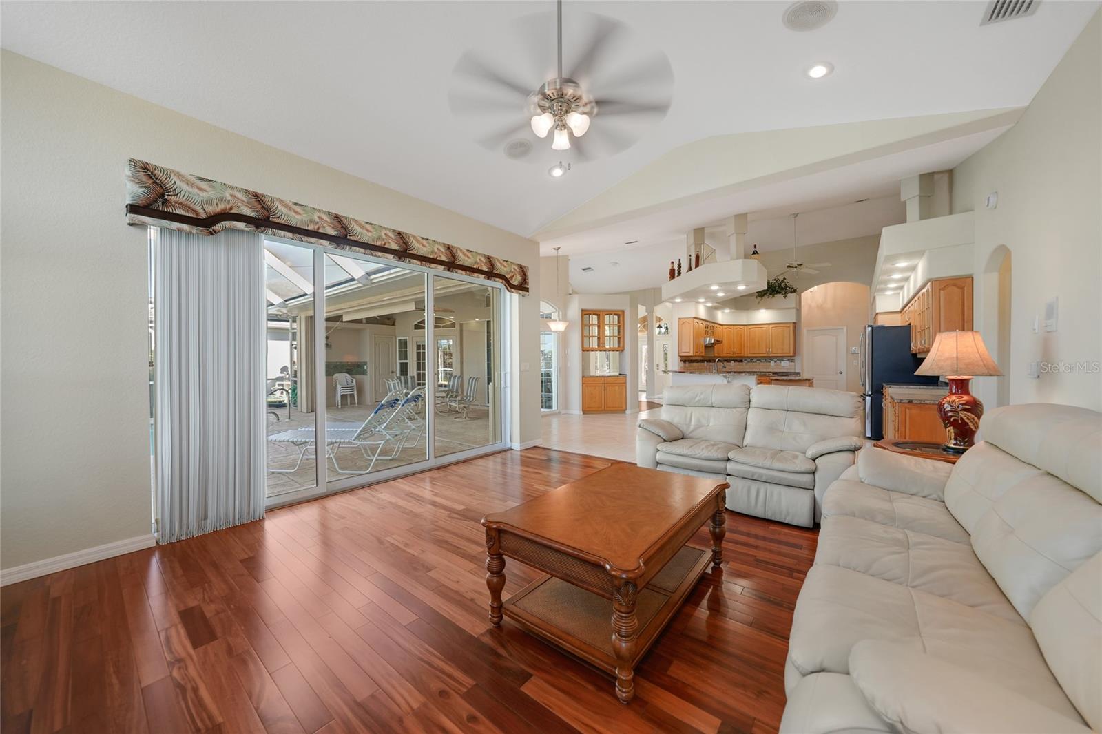 Image 18 of 62 For 13028 Kingsway Circle