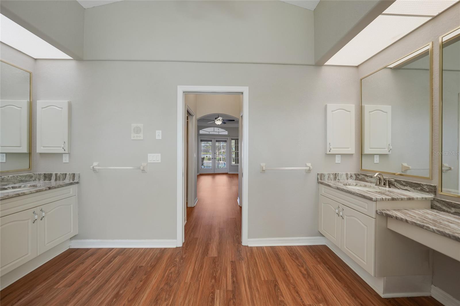 Image 22 of 62 For 13028 Kingsway Circle