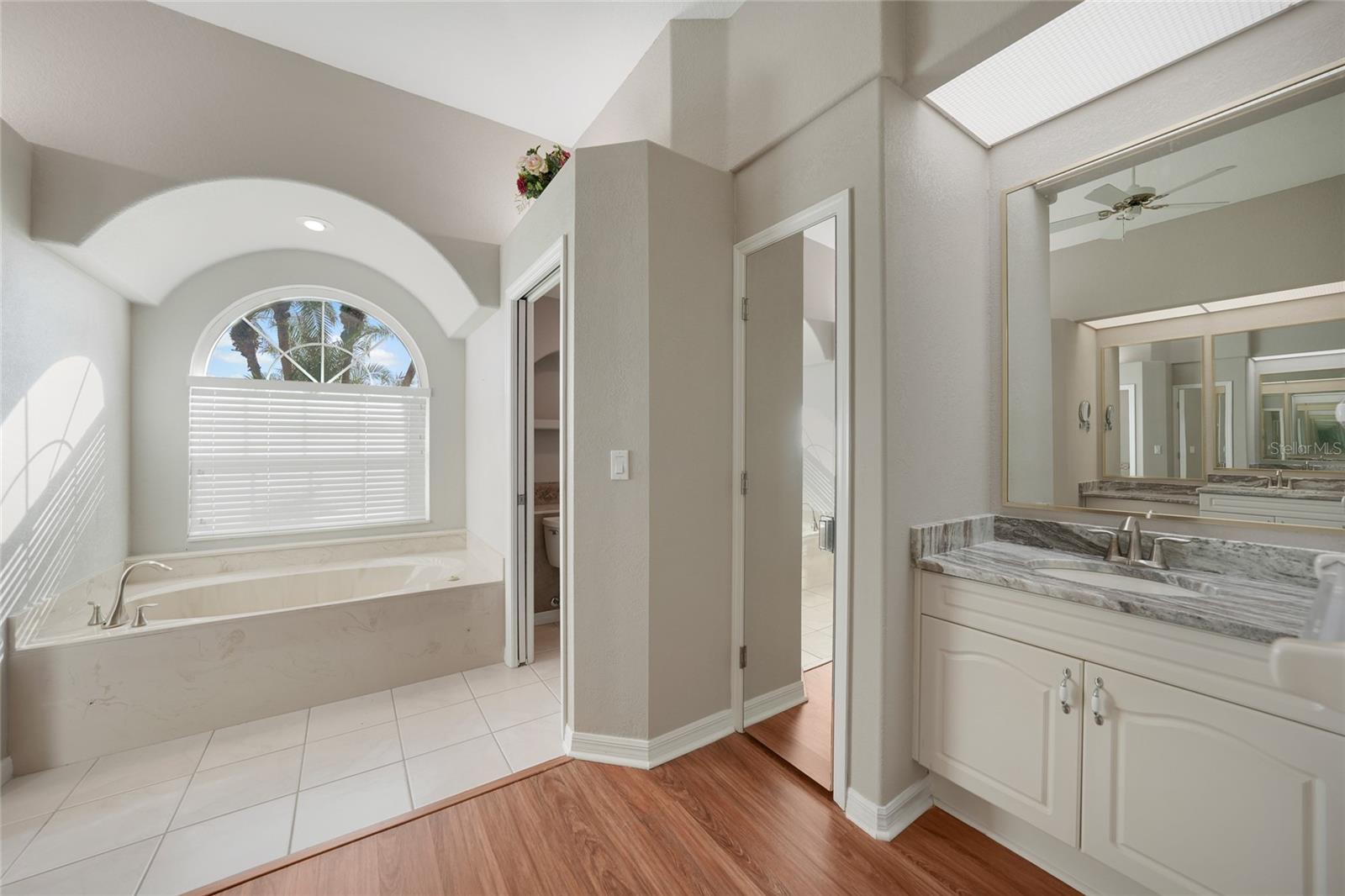 Image 24 of 62 For 13028 Kingsway Circle