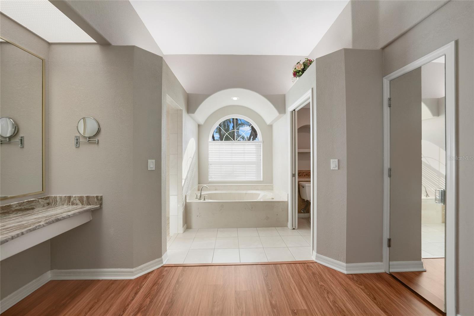 Image 25 of 62 For 13028 Kingsway Circle