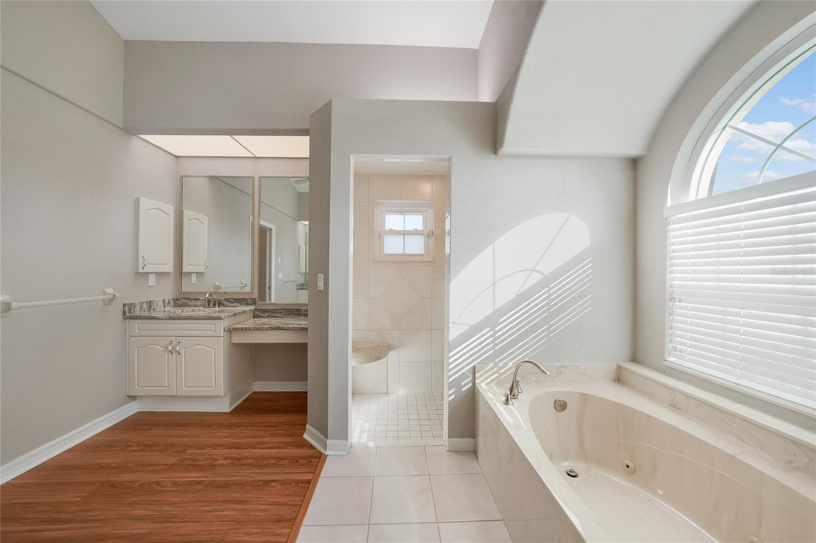 Image 26 of 62 For 13028 Kingsway Circle