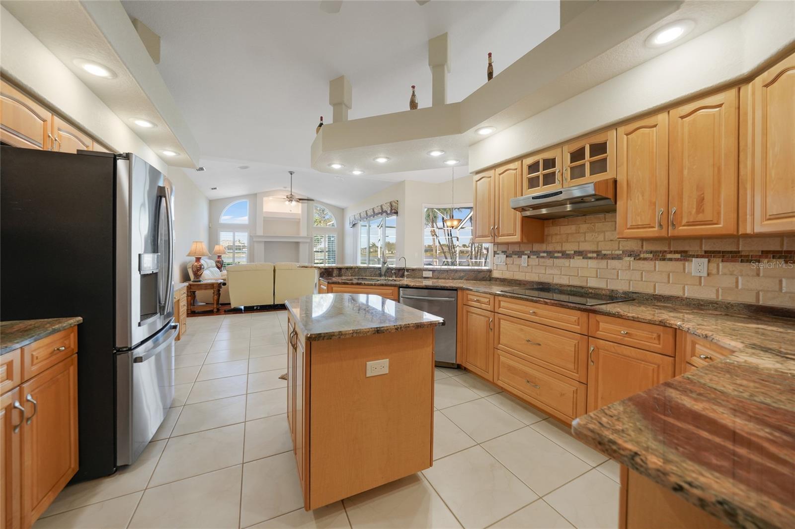 Image 6 of 62 For 13028 Kingsway Circle