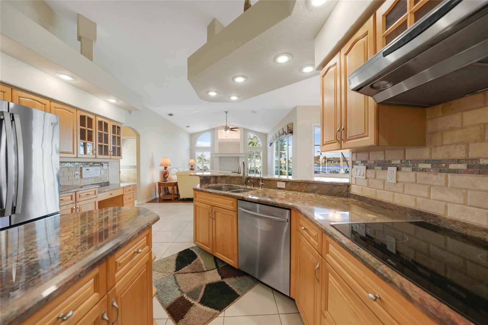 Image 9 of 62 For 13028 Kingsway Circle