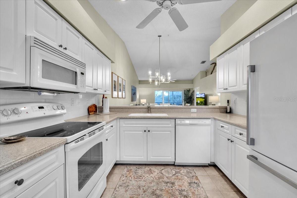 Image 15 of 42 For 9601 Castle Point Drive 825