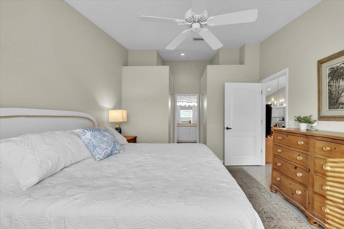 Image 21 of 42 For 9601 Castle Point Drive 825