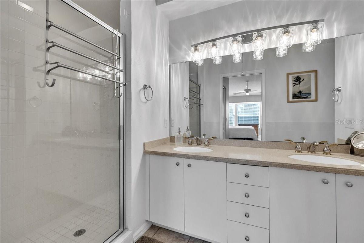 Image 23 of 42 For 9601 Castle Point Drive 825