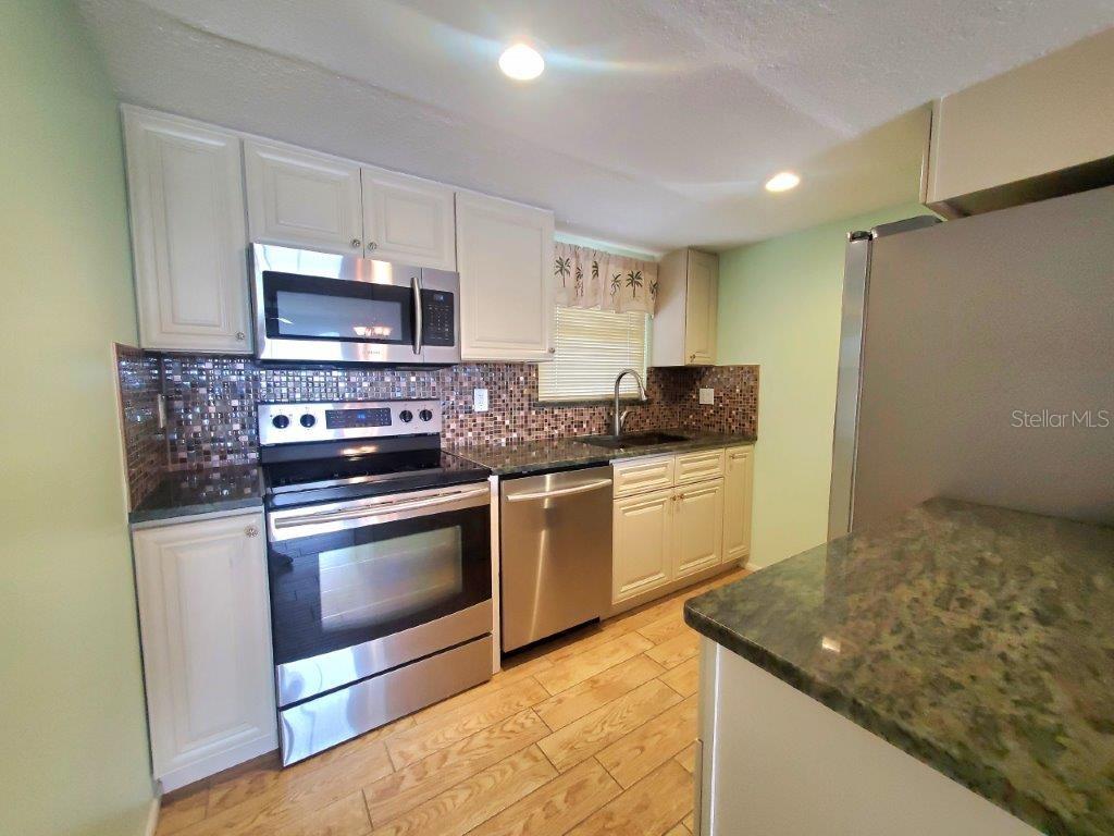 Image 21 of 25 For 1400 Mineo Drive 10b