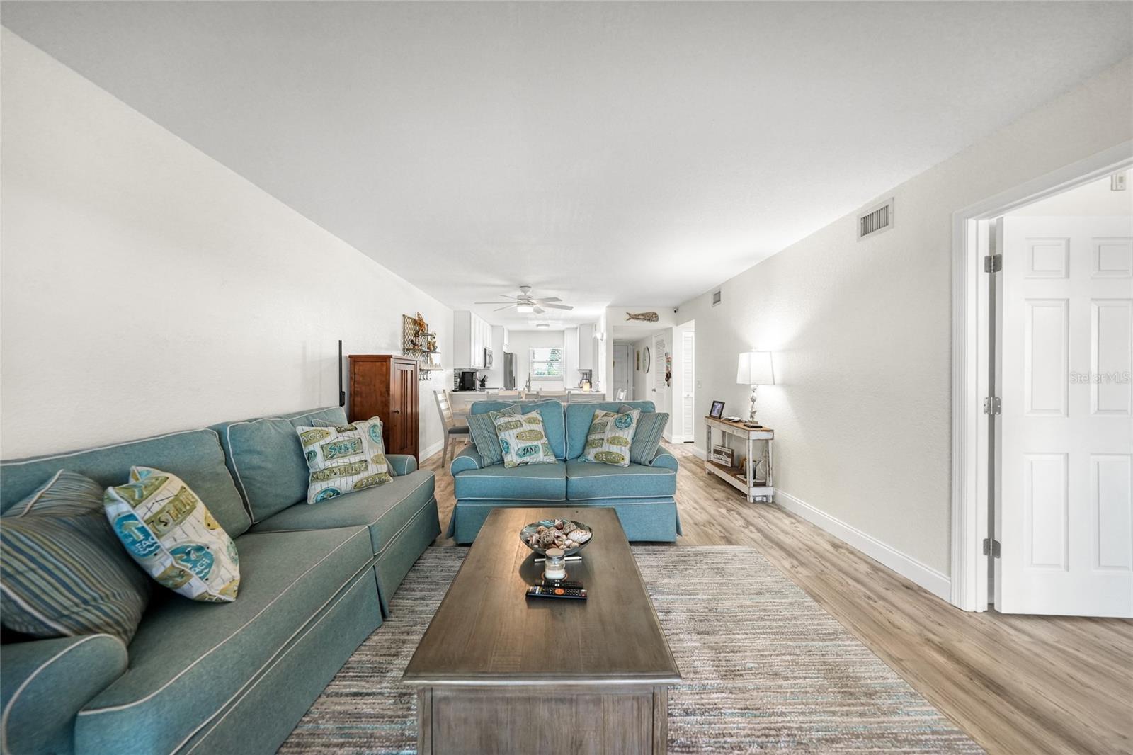 Image 10 of 30 For 175 Kings Highway B2