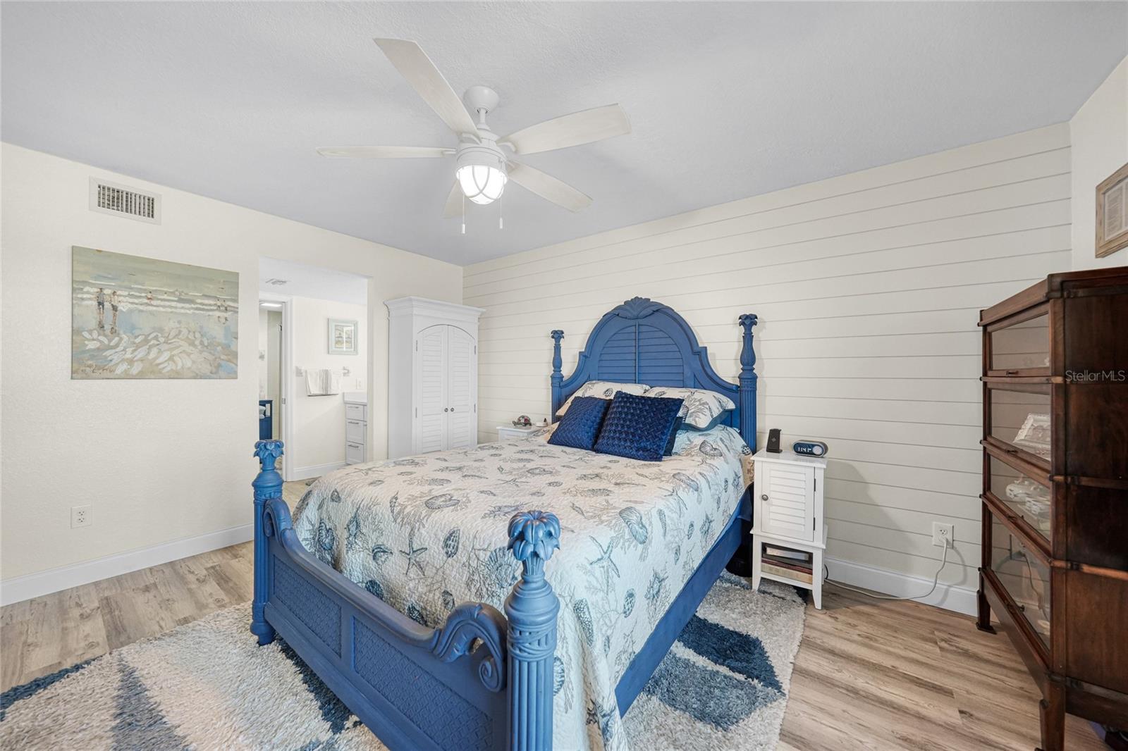 Image 17 of 30 For 175 Kings Highway B2