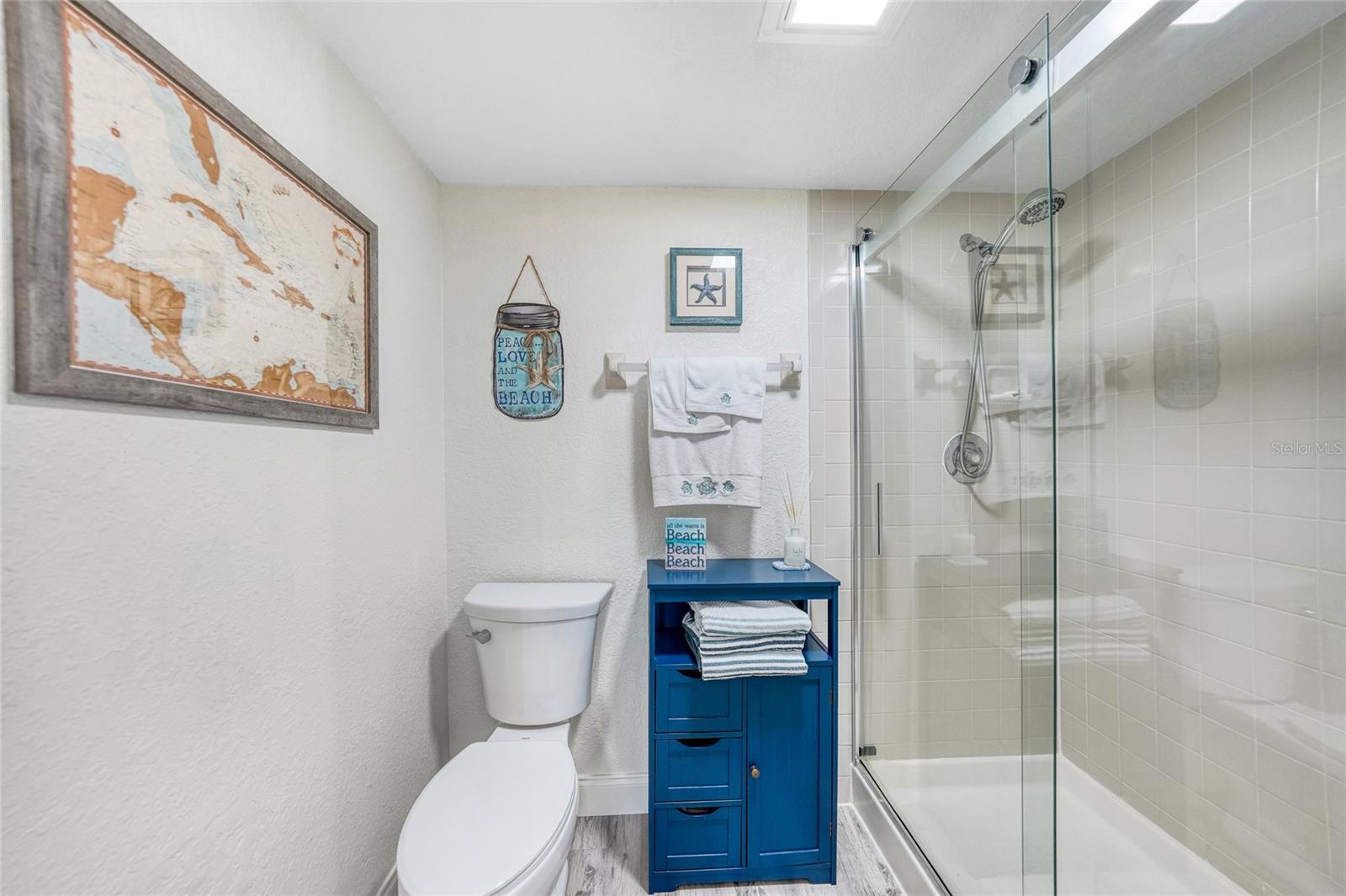 Image 19 of 30 For 175 Kings Highway B2