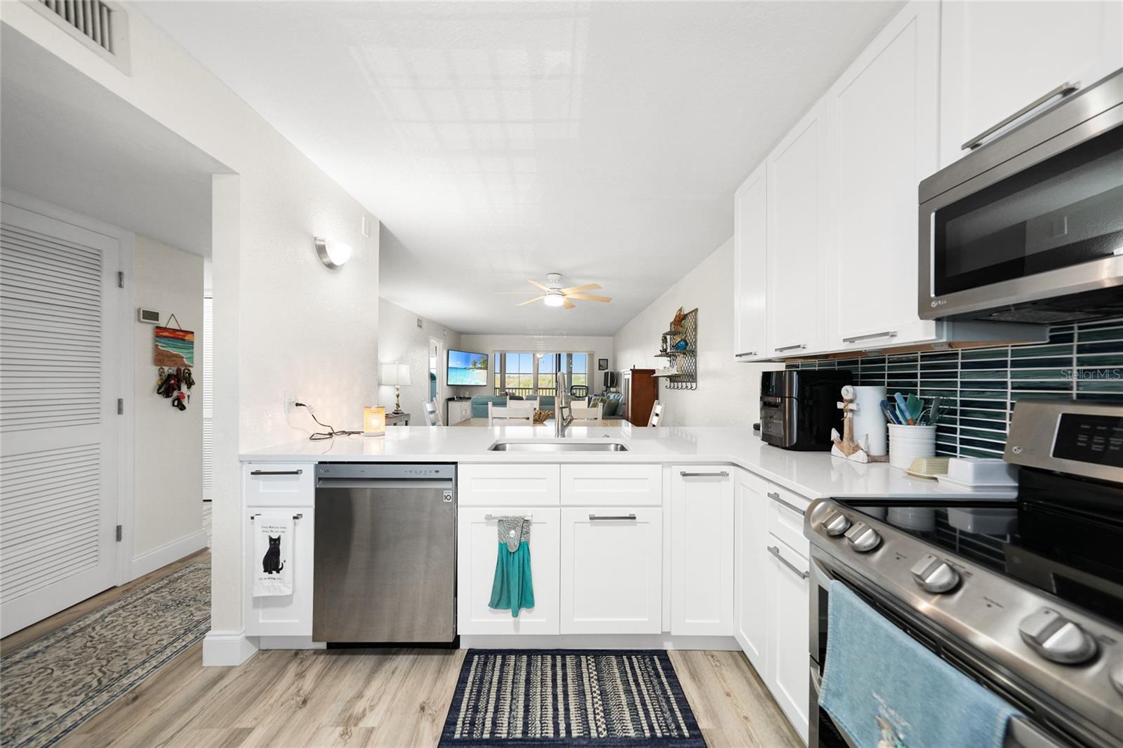 Image 7 of 30 For 175 Kings Highway B2