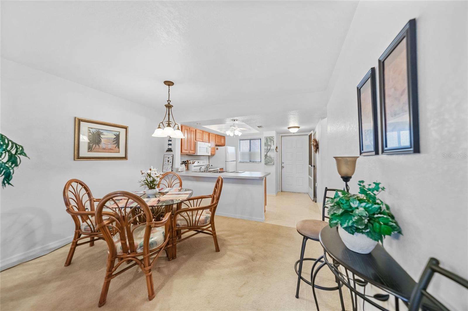 Listing photo id 8 for 25225 Rampart Boulevard 1607