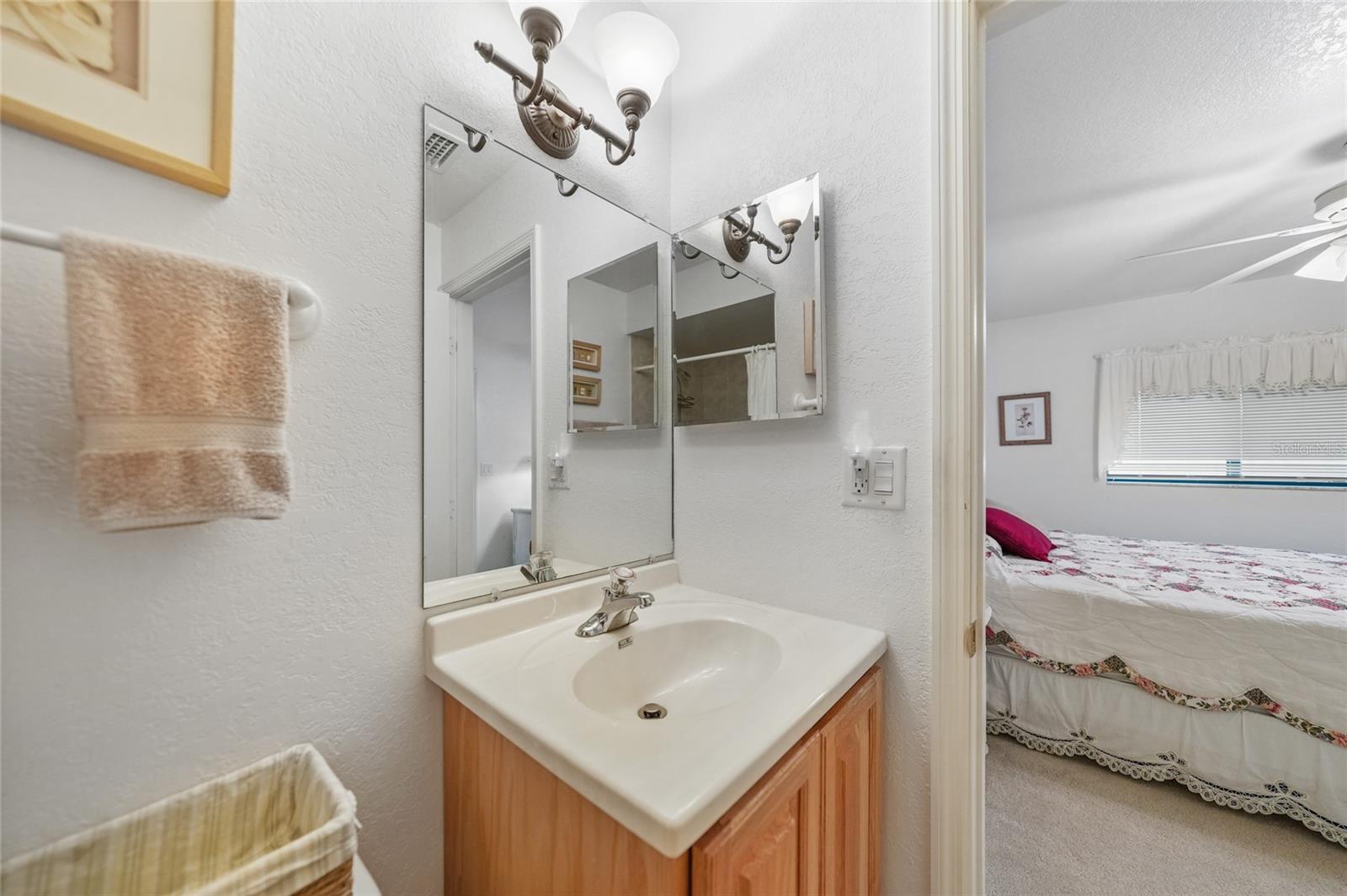 Listing photo id 18 for 25225 Rampart Boulevard 1607