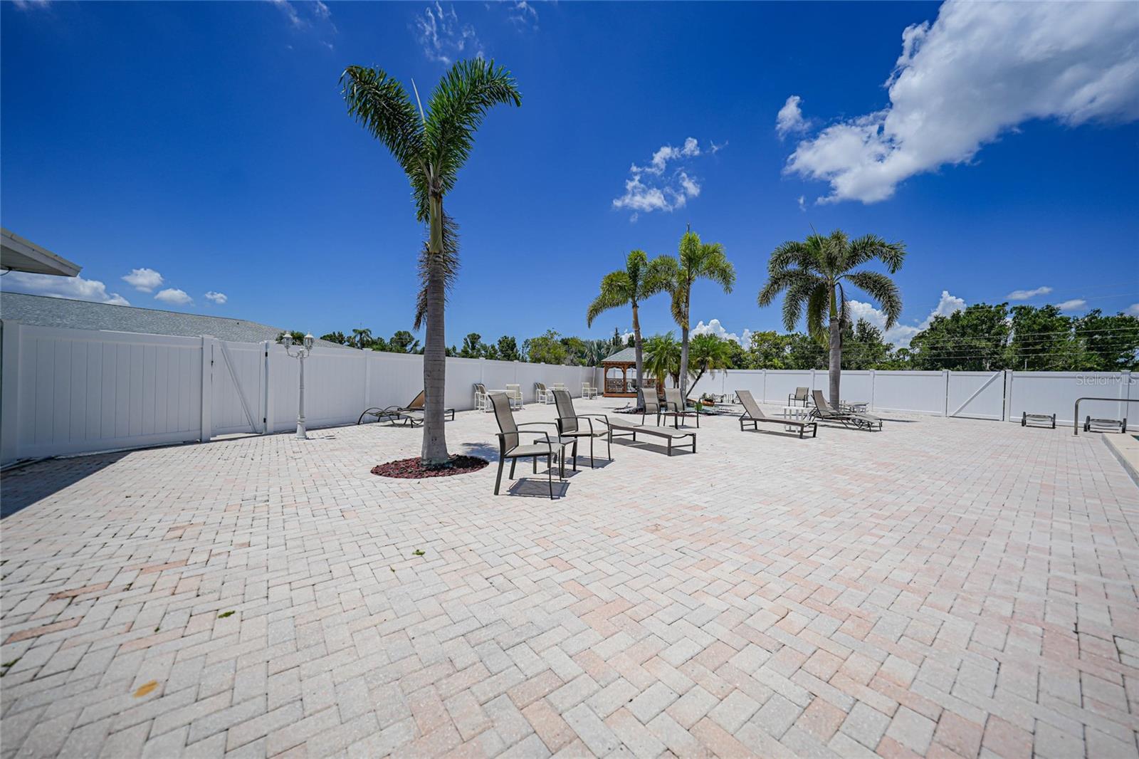Listing photo id 35 for 25225 Rampart Boulevard 1607