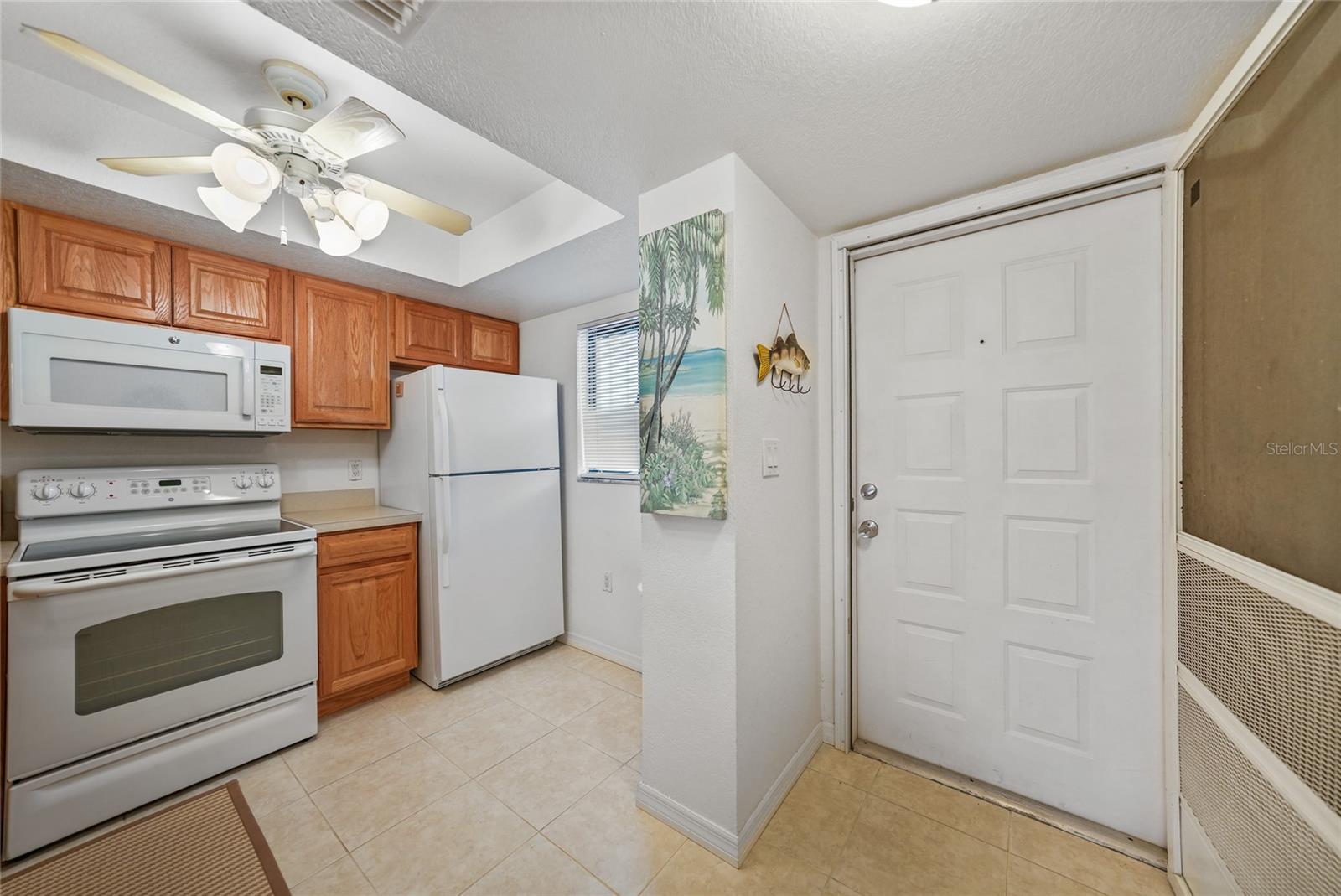 Listing photo id 2 for 25225 Rampart Boulevard 1607