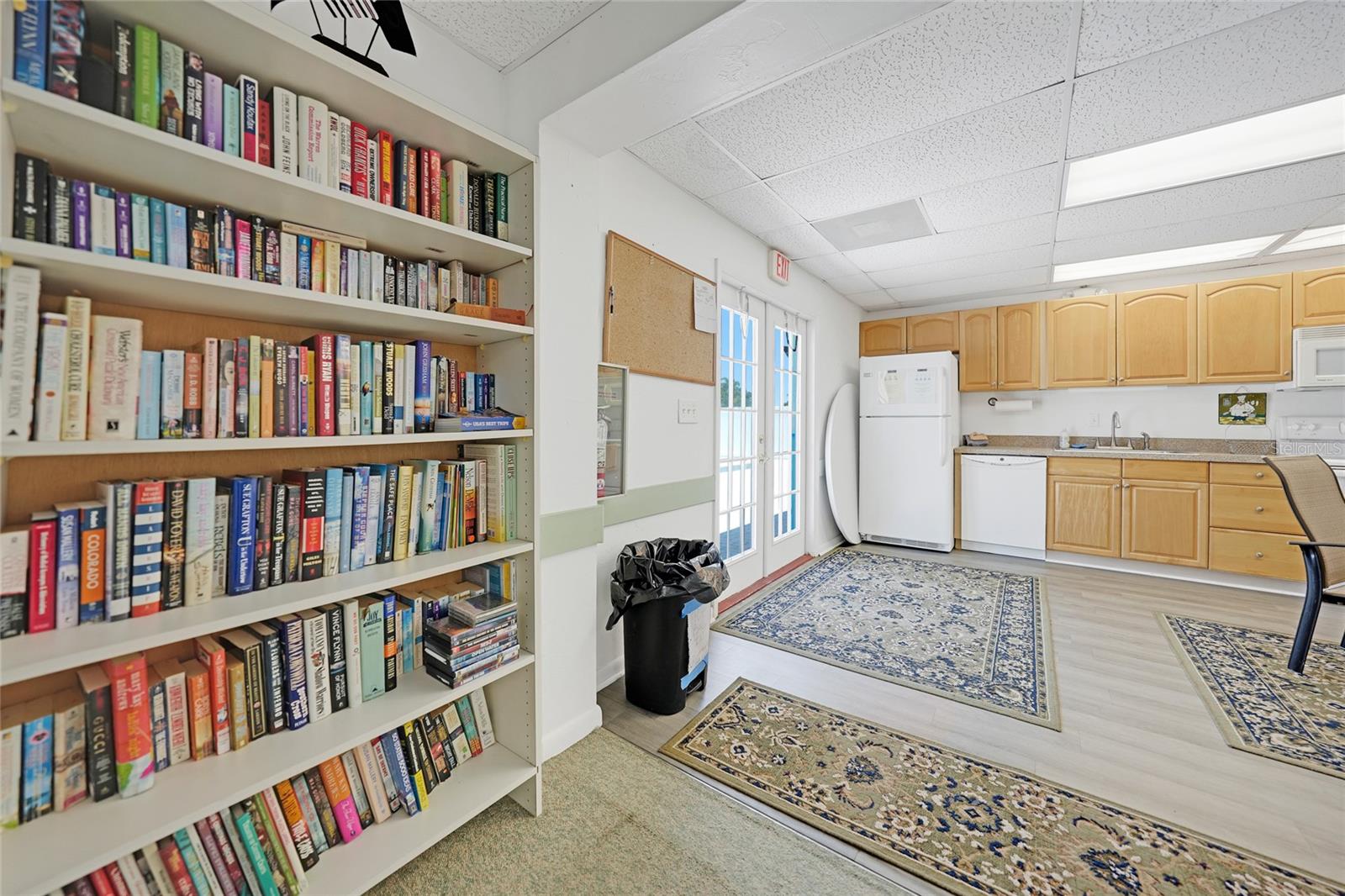 Listing photo id 40 for 25225 Rampart Boulevard 1607