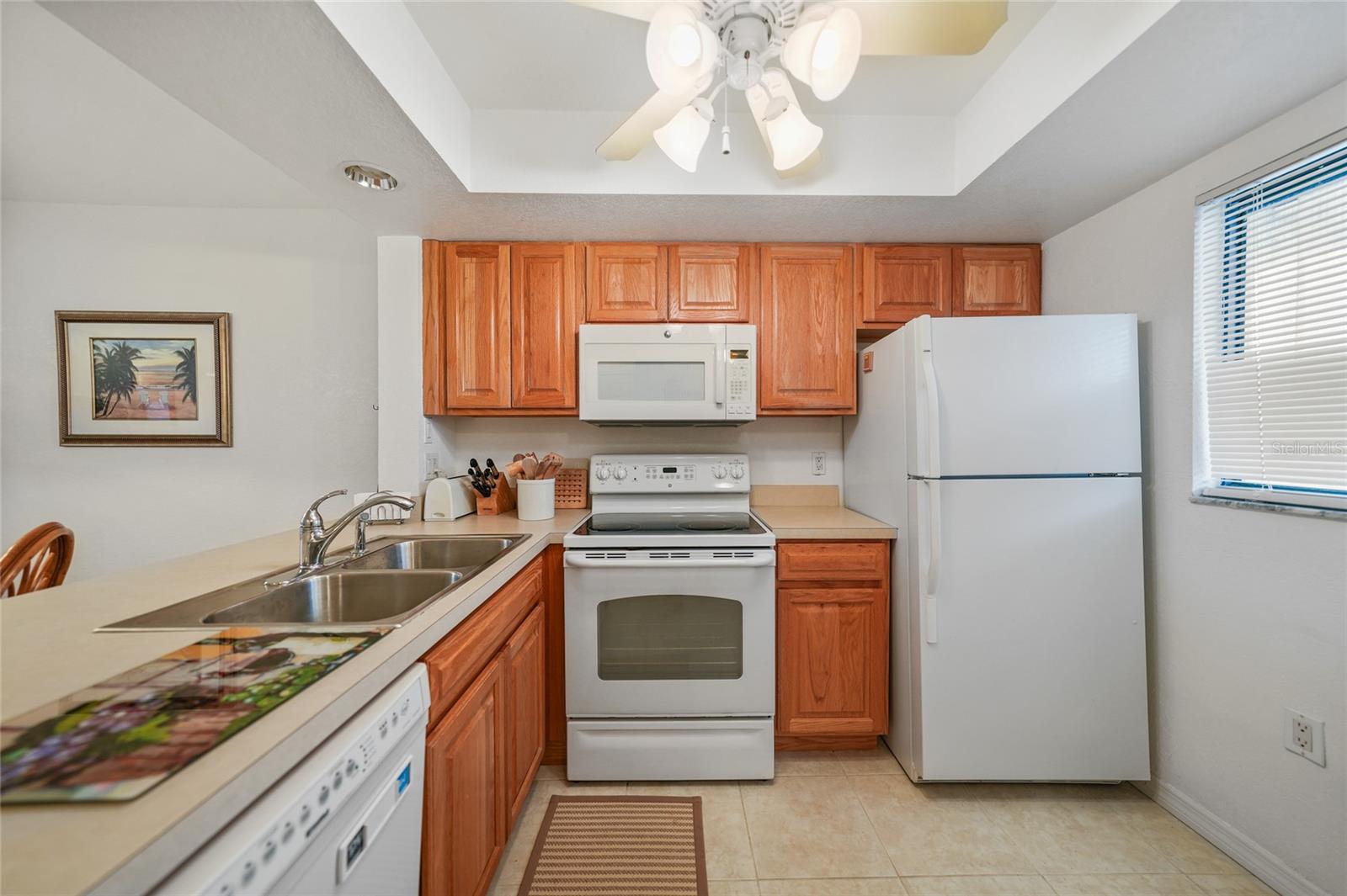 Listing photo id 4 for 25225 Rampart Boulevard 1607