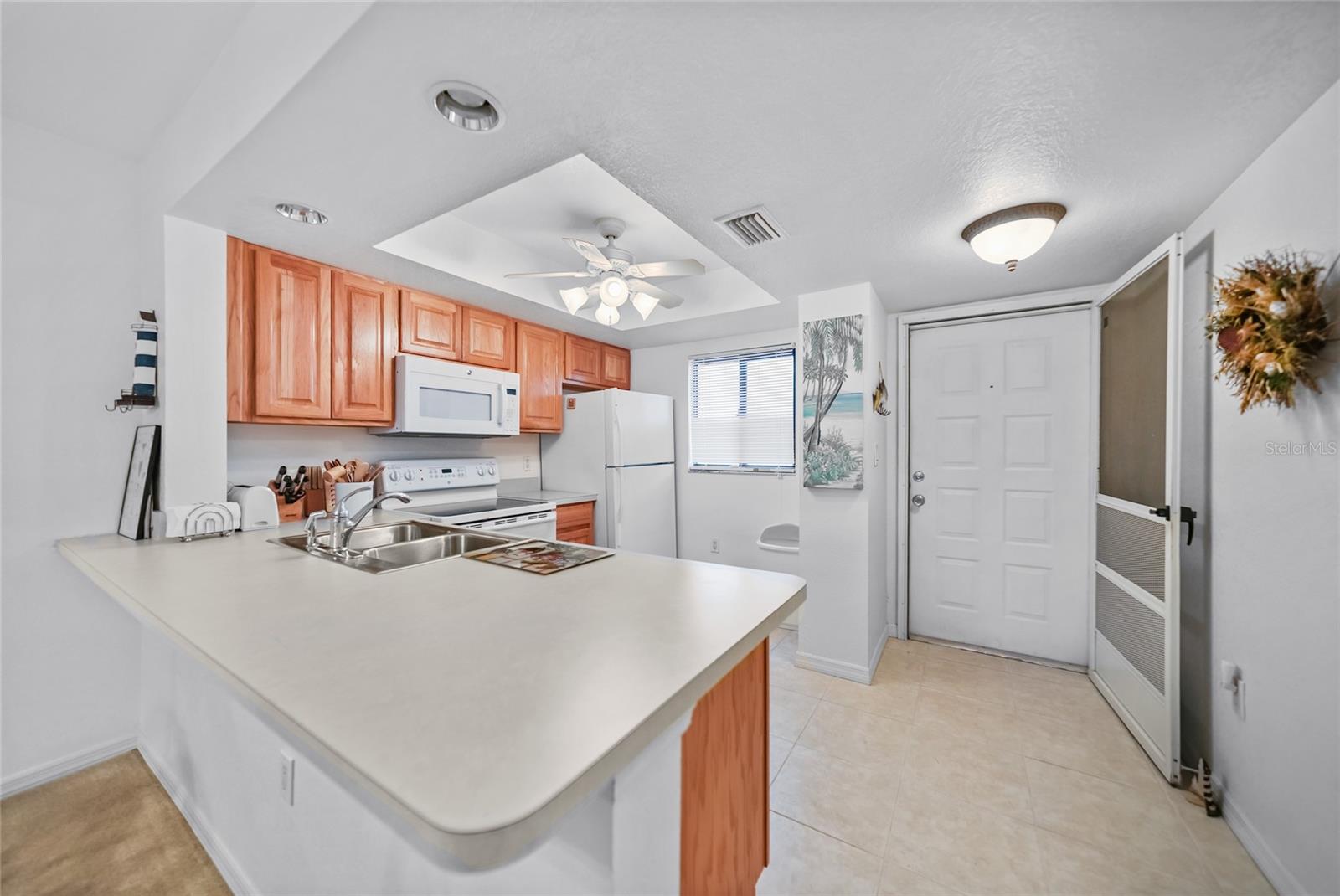 Listing photo id 6 for 25225 Rampart Boulevard 1607
