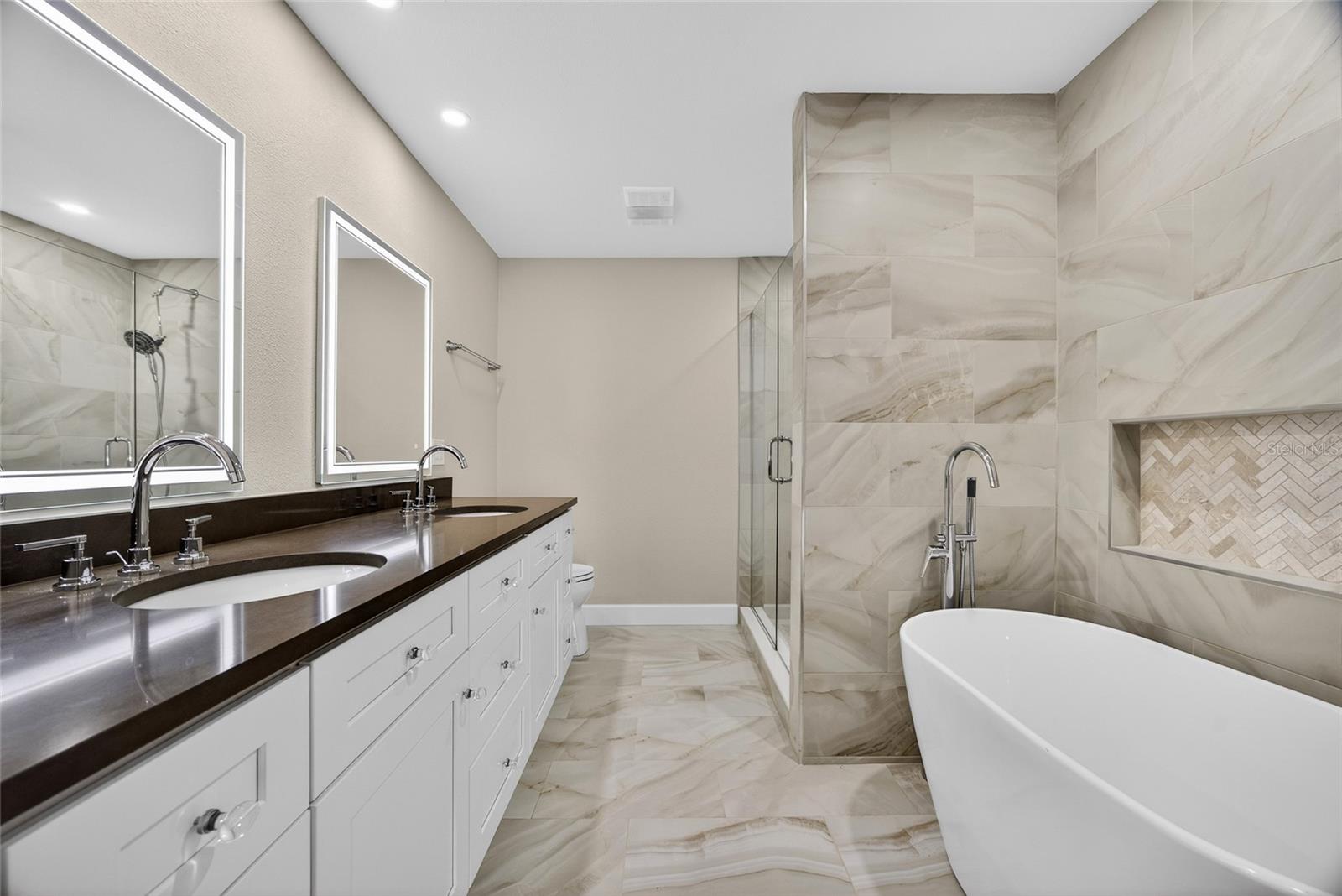 Image 20 of 37 For 3641 Gleneagle Drive 12d