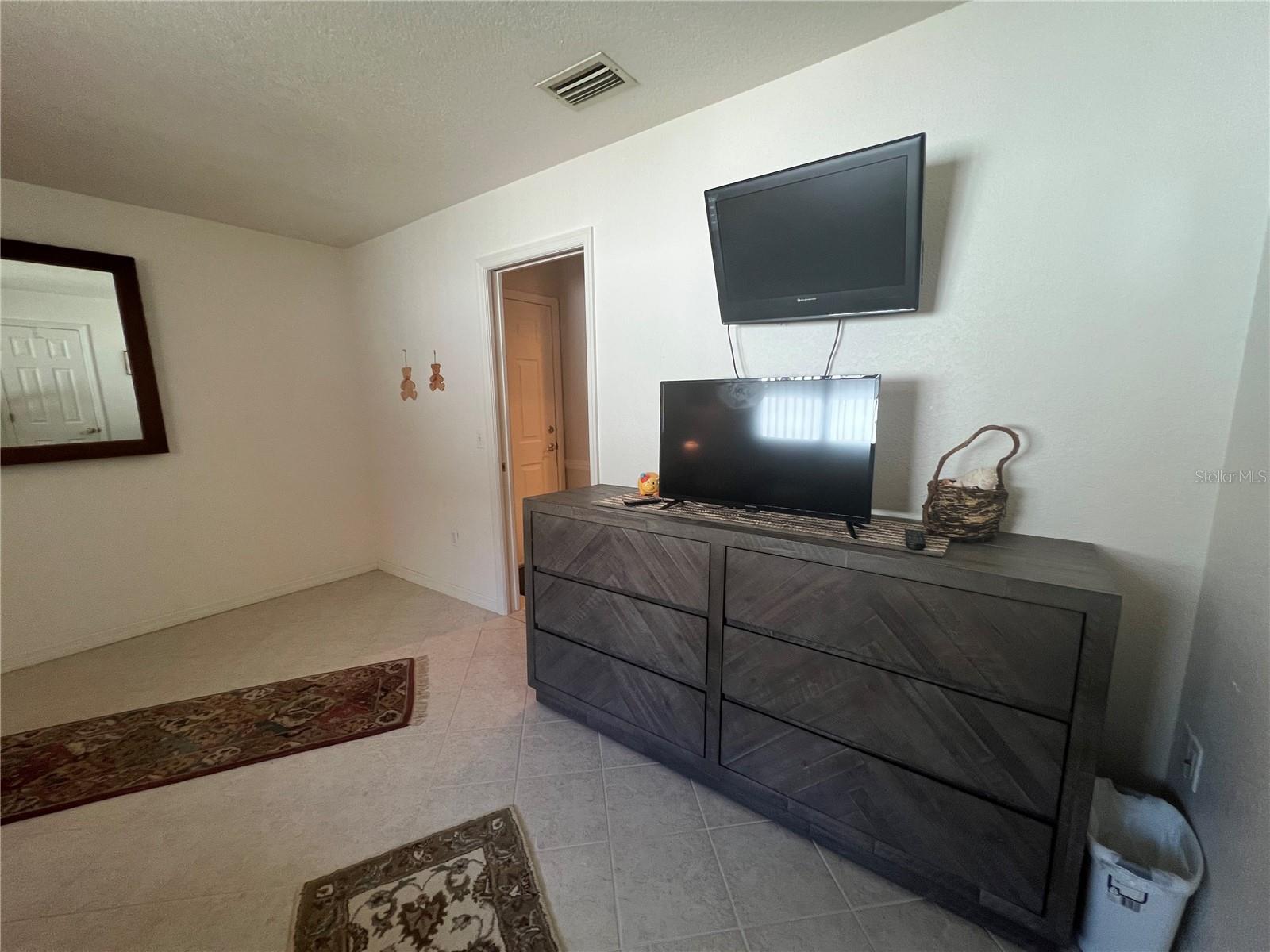 Image 16 of 36 For 3177 Clifford Street