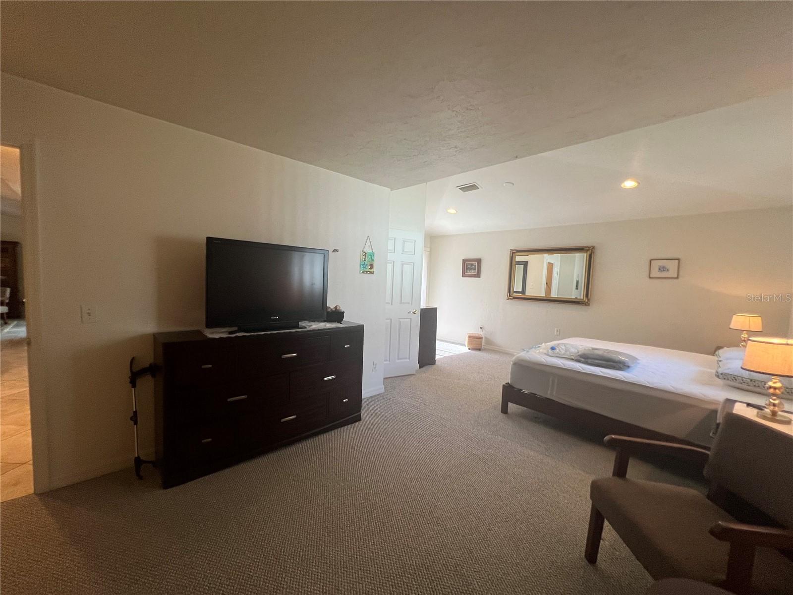 Image 19 of 36 For 3177 Clifford Street