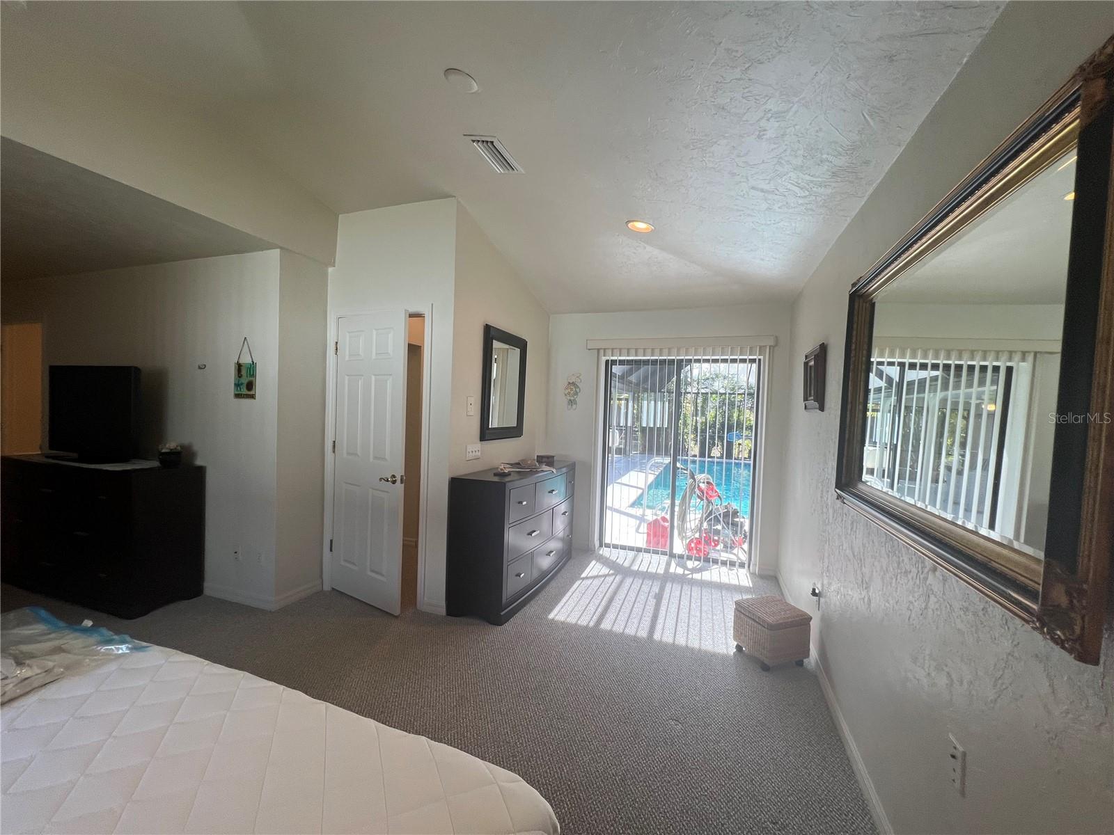 Image 22 of 36 For 3177 Clifford Street