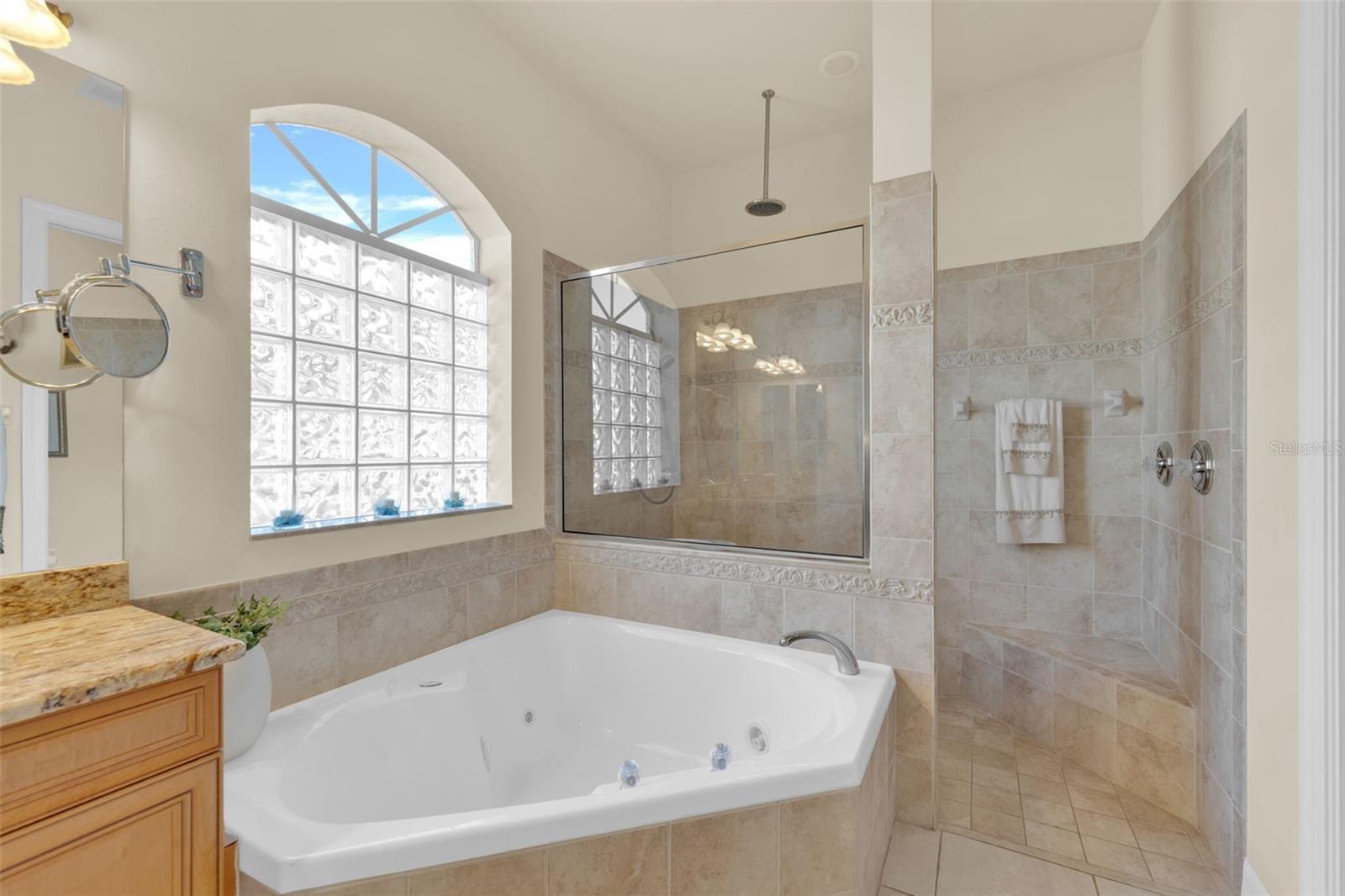 Image 22 of 46 For 2909 39th Street