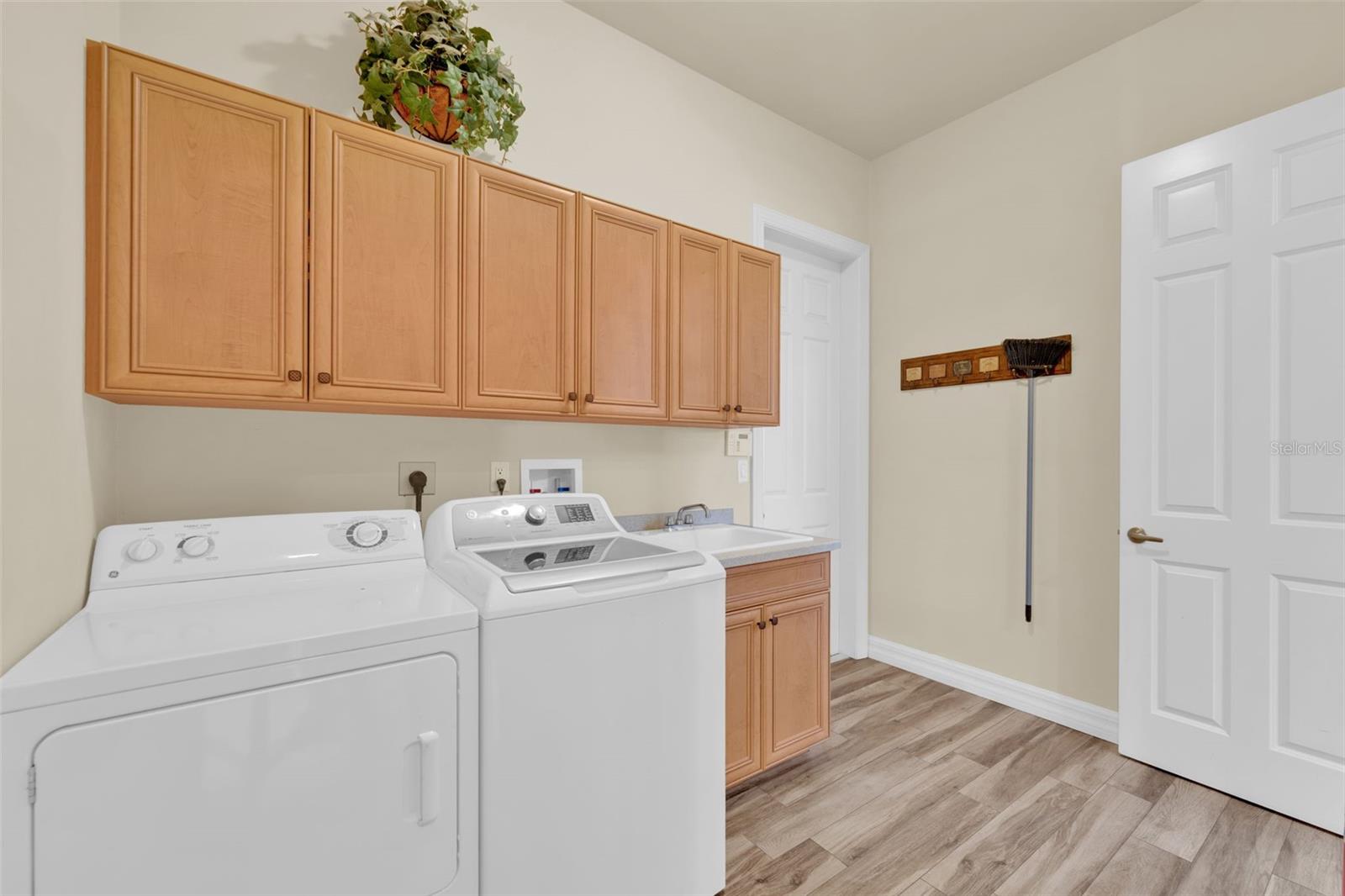 Image 36 of 46 For 2909 39th Street