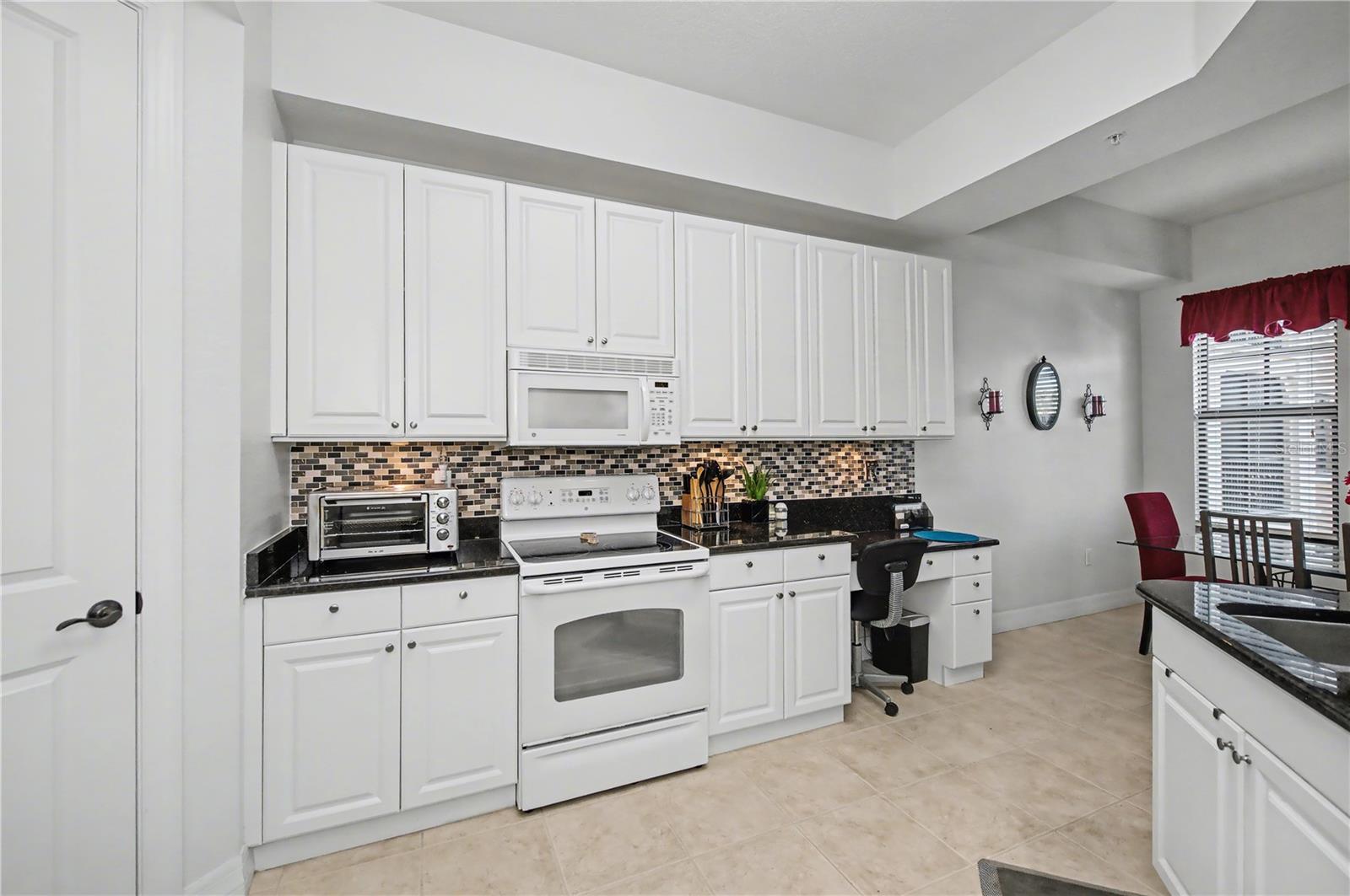 Image 15 of 66 For 96 Vivante Boulevard 24