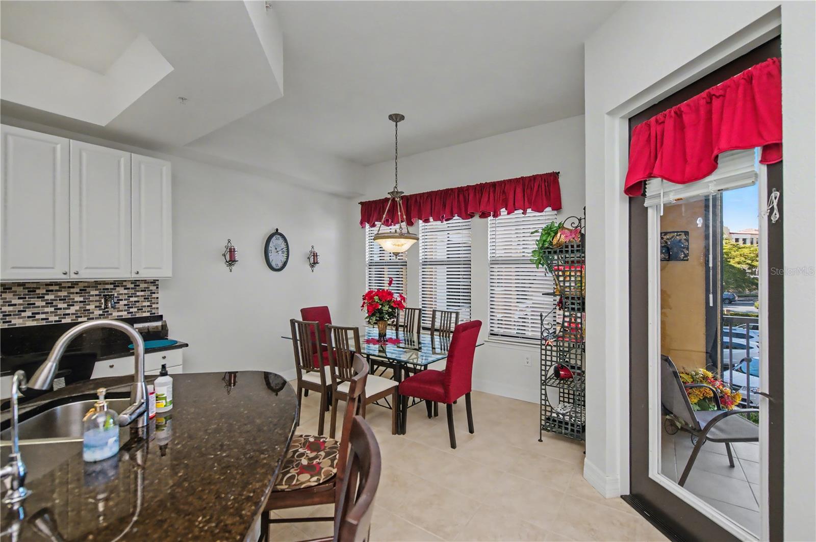 Image 18 of 66 For 96 Vivante Boulevard 24