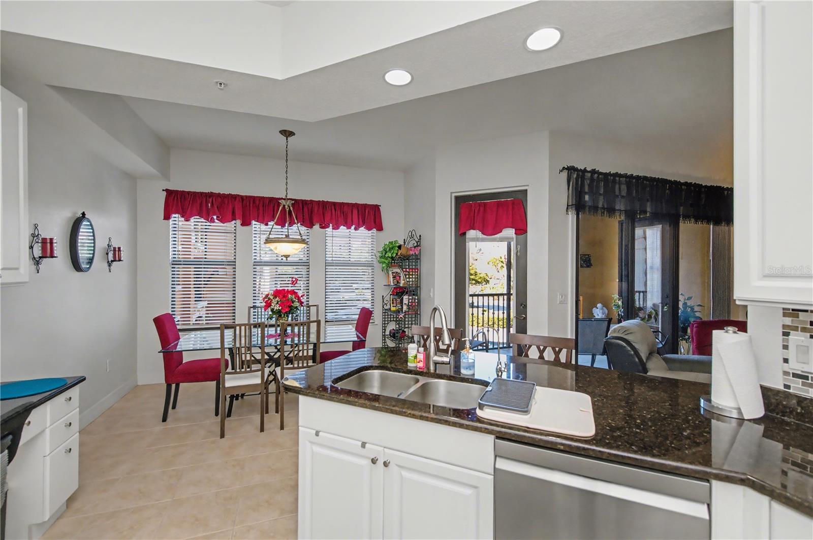 Image 20 of 66 For 96 Vivante Boulevard 24