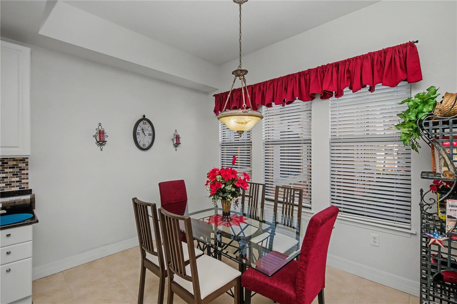 Image 21 of 66 For 96 Vivante Boulevard 24