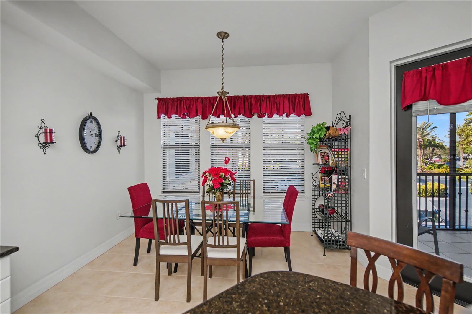 Image 22 of 66 For 96 Vivante Boulevard 24