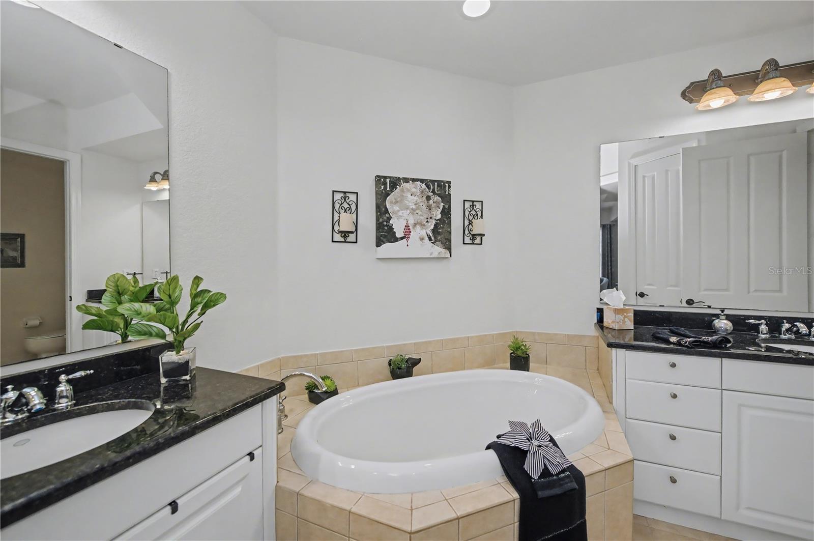 Image 26 of 66 For 96 Vivante Boulevard 24