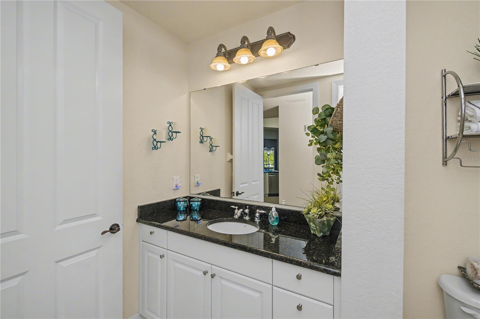 Image 34 of 66 For 96 Vivante Boulevard 24