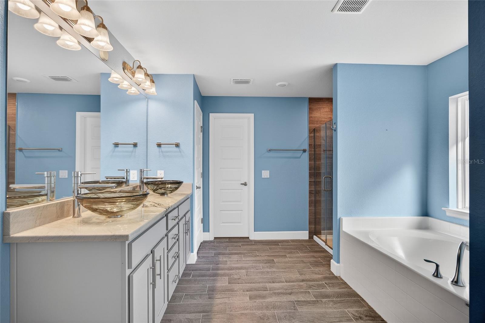 Image 18 of 38 For 2248 Bonn Court