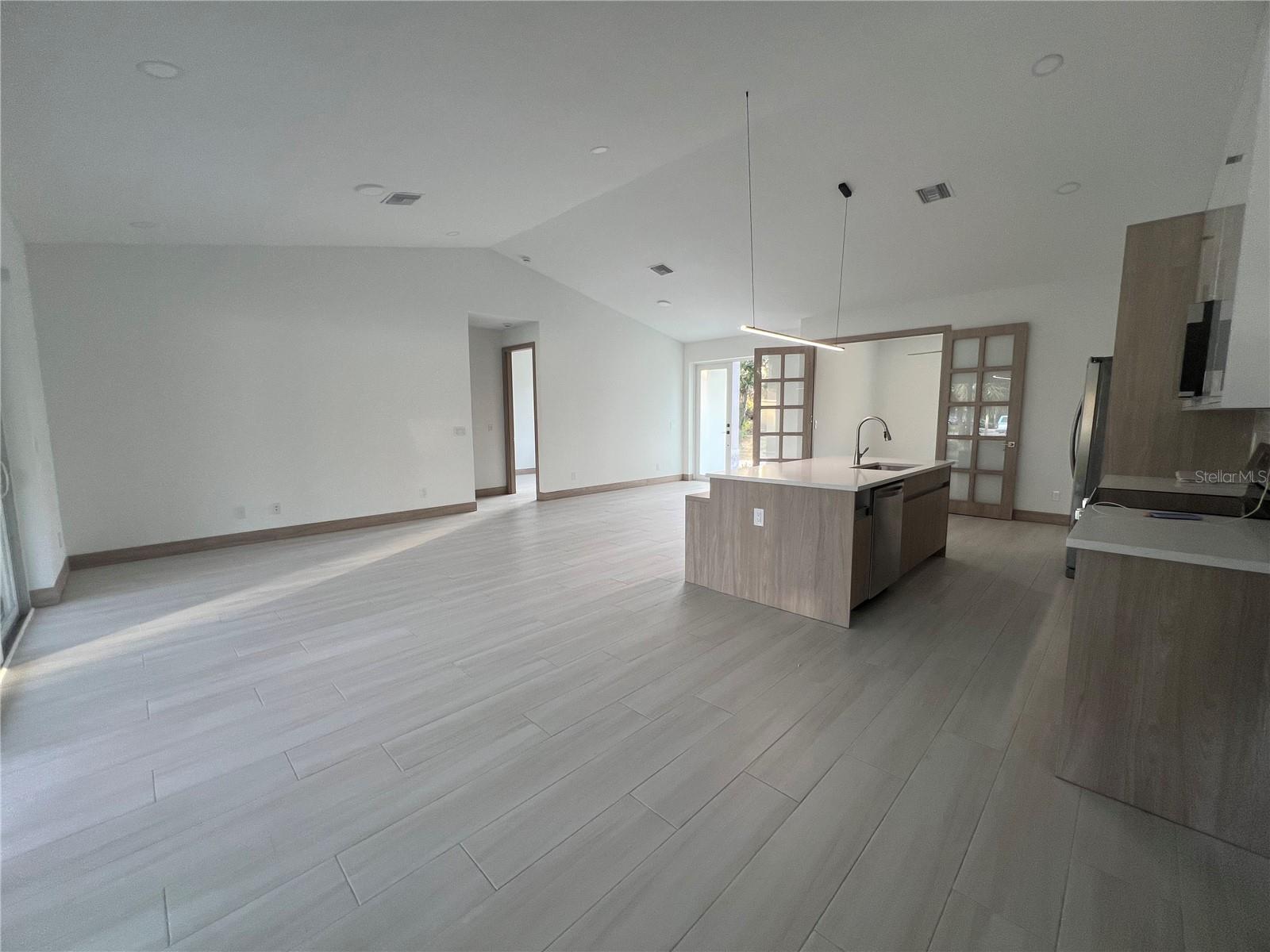 Image 10 of 28 For 1470 Henning Street